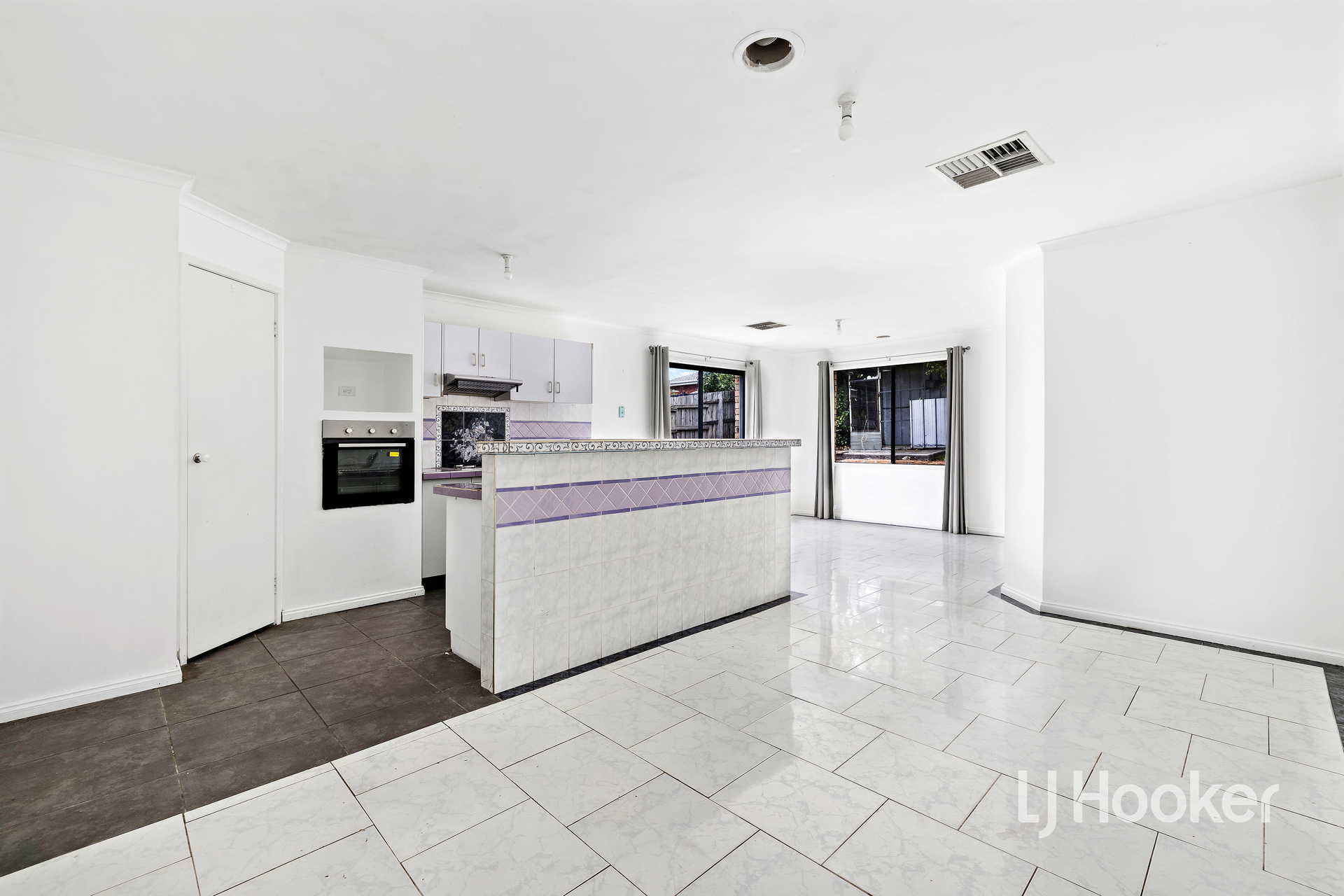 3-bedroom house at 28 MANATOKA CRESCENT, Hampton Park VIC 3976, Casey, Victoria