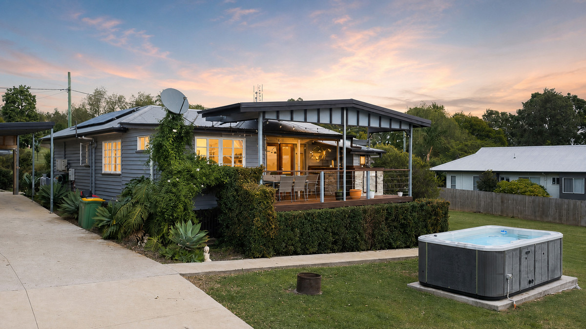 32 PELICAN DRIVE, Laidley Heights QLD 4341 - Image 1