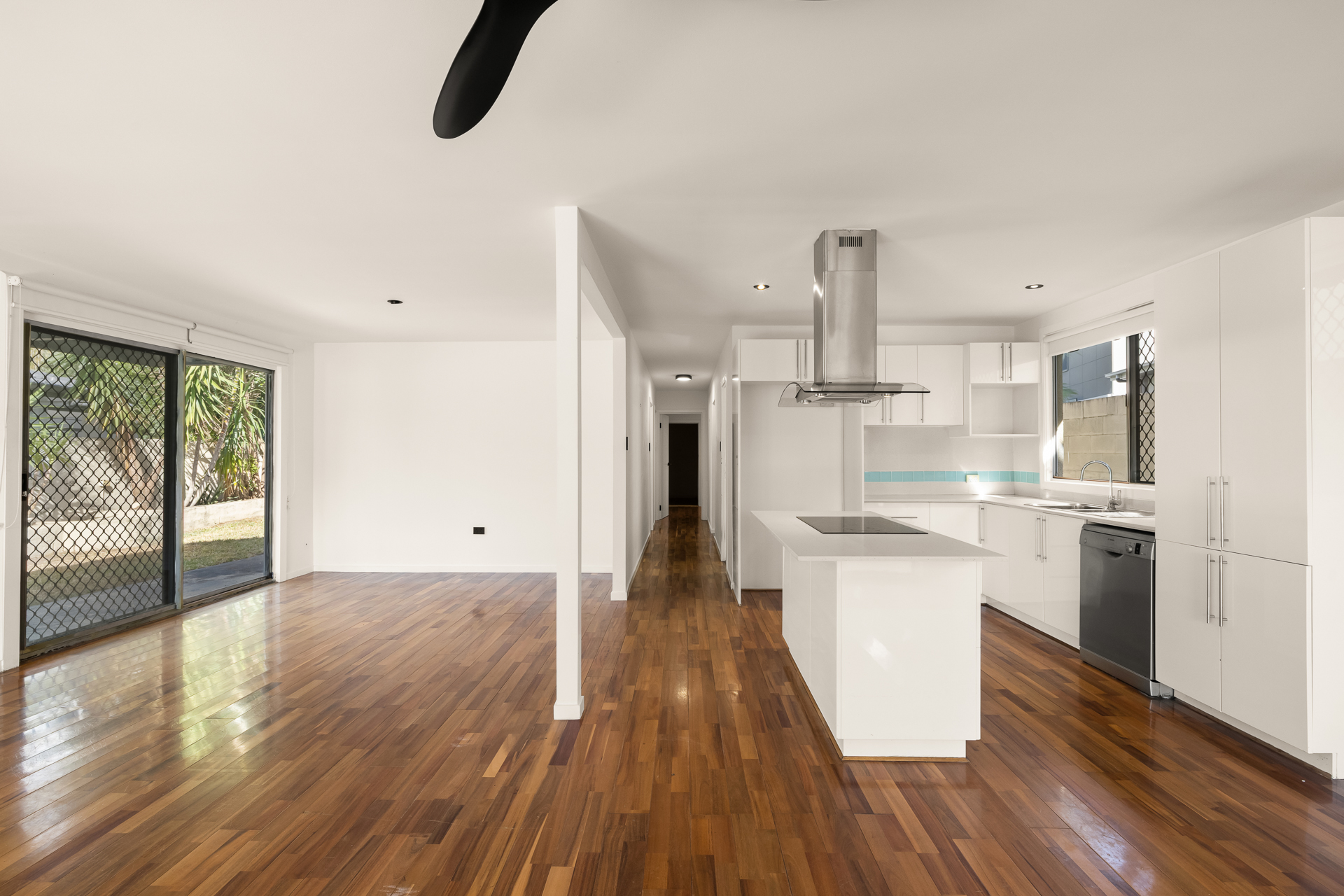 37 Holland Court, Broadbeach Waters, QLD 4218 - Image 7