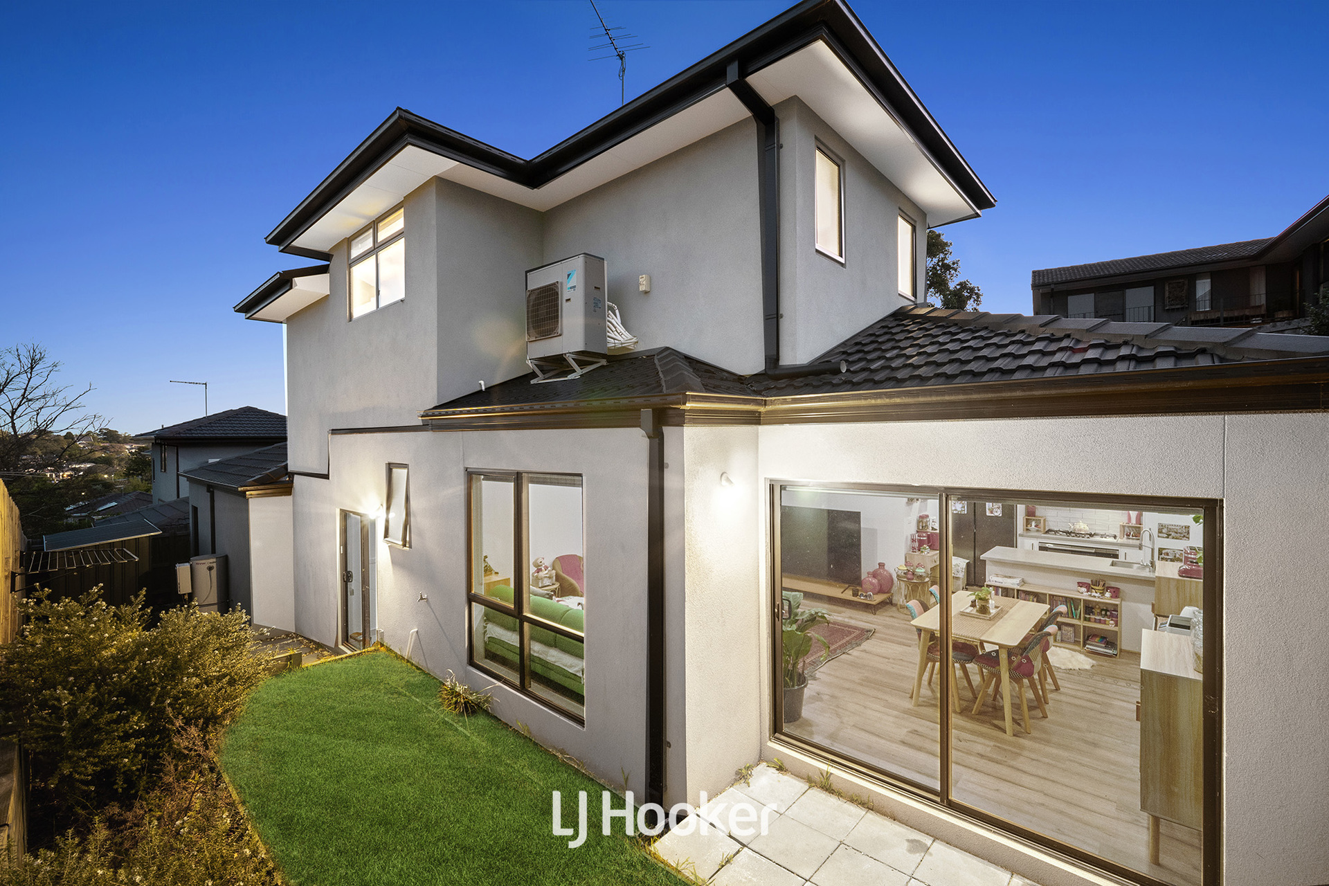 2/14 Outlook Drive, Berwick, VIC 3806 - Image 2