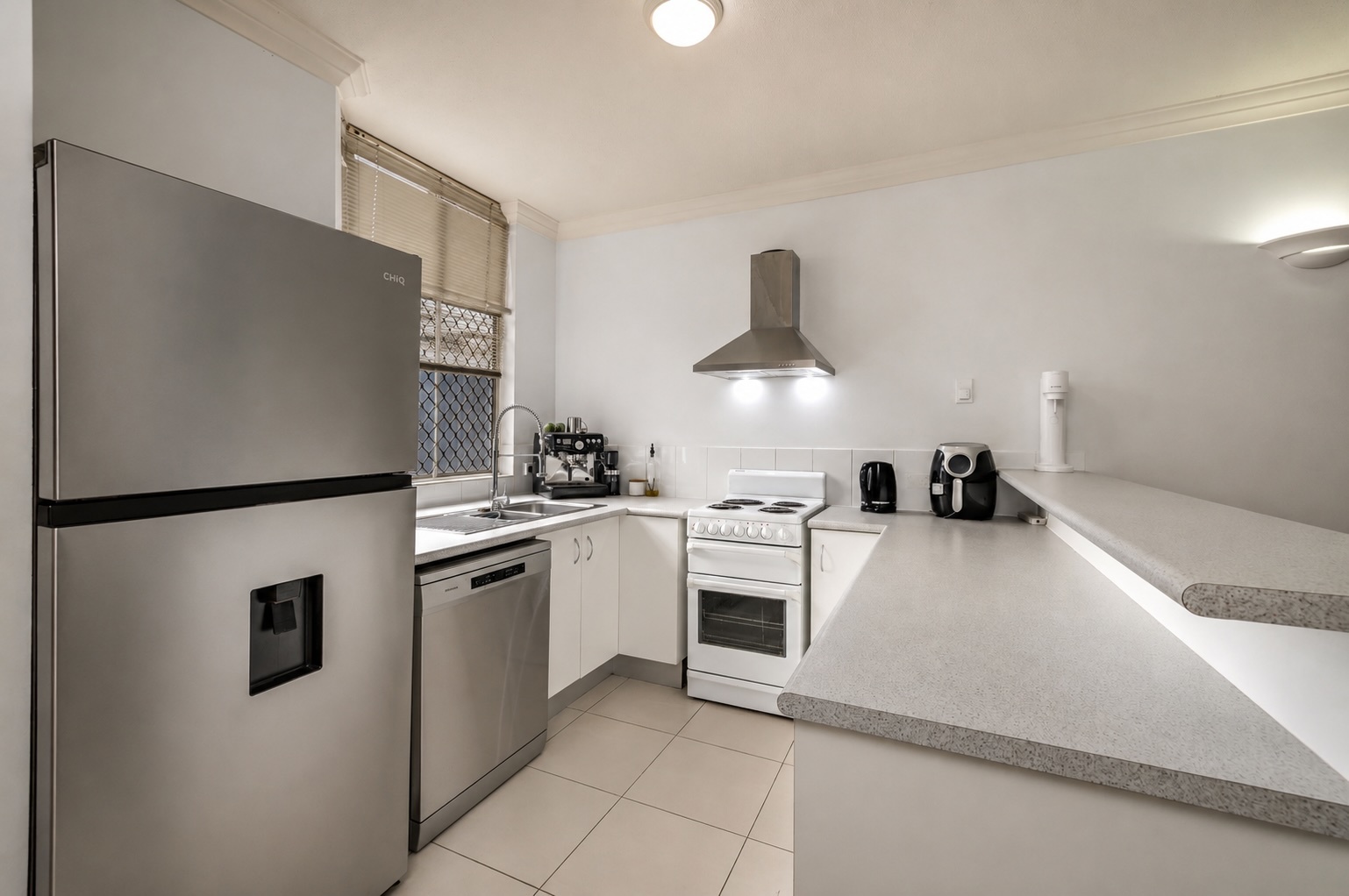 2/184-190 Gatton Street, Manunda, QLD 4870 - Image 3