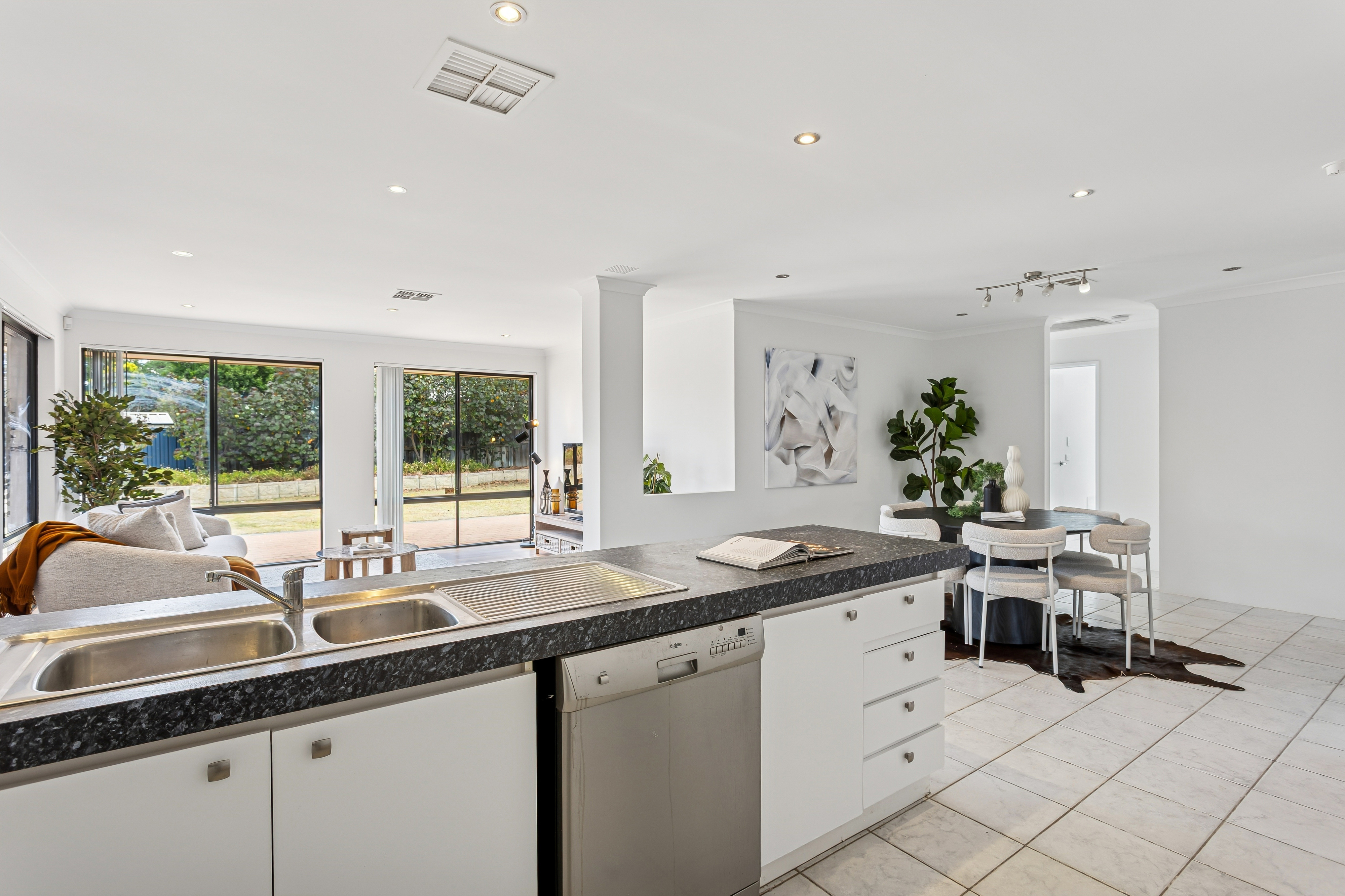 37 Star Bush Crescent, Ellenbrook, WA 6069 - Image 8