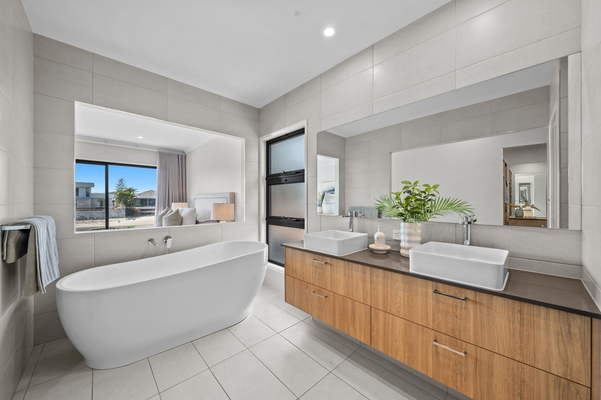 4-bedroom house at 162 Sunshine Boulevard, Mermaid Waters, QLD 4218, Gold Coast, Queensland