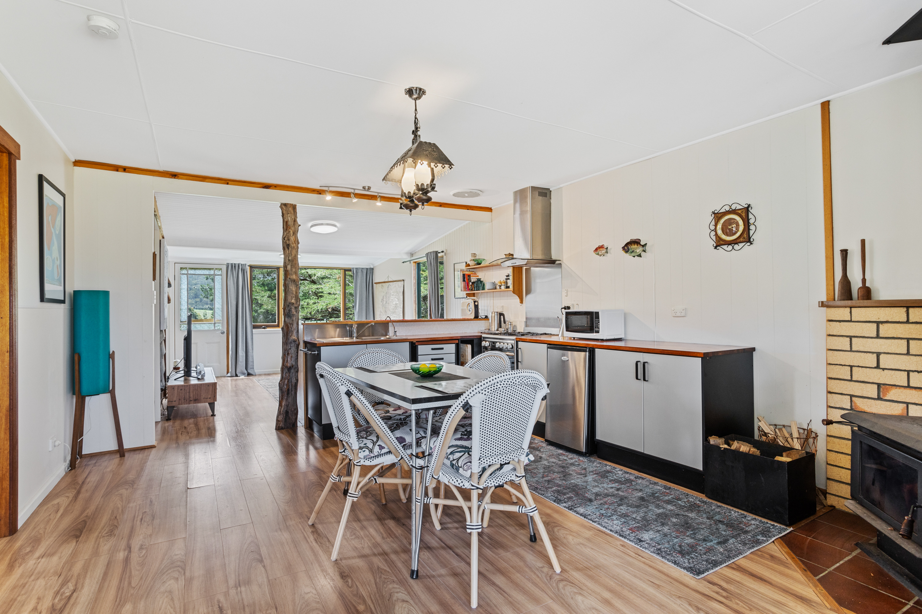 5-bedroom house at HONEYWOOD COTTAGE 72 PULLENS ROAD, WOODBRIDGE TAS 7162, Kingborough, Tasmania
