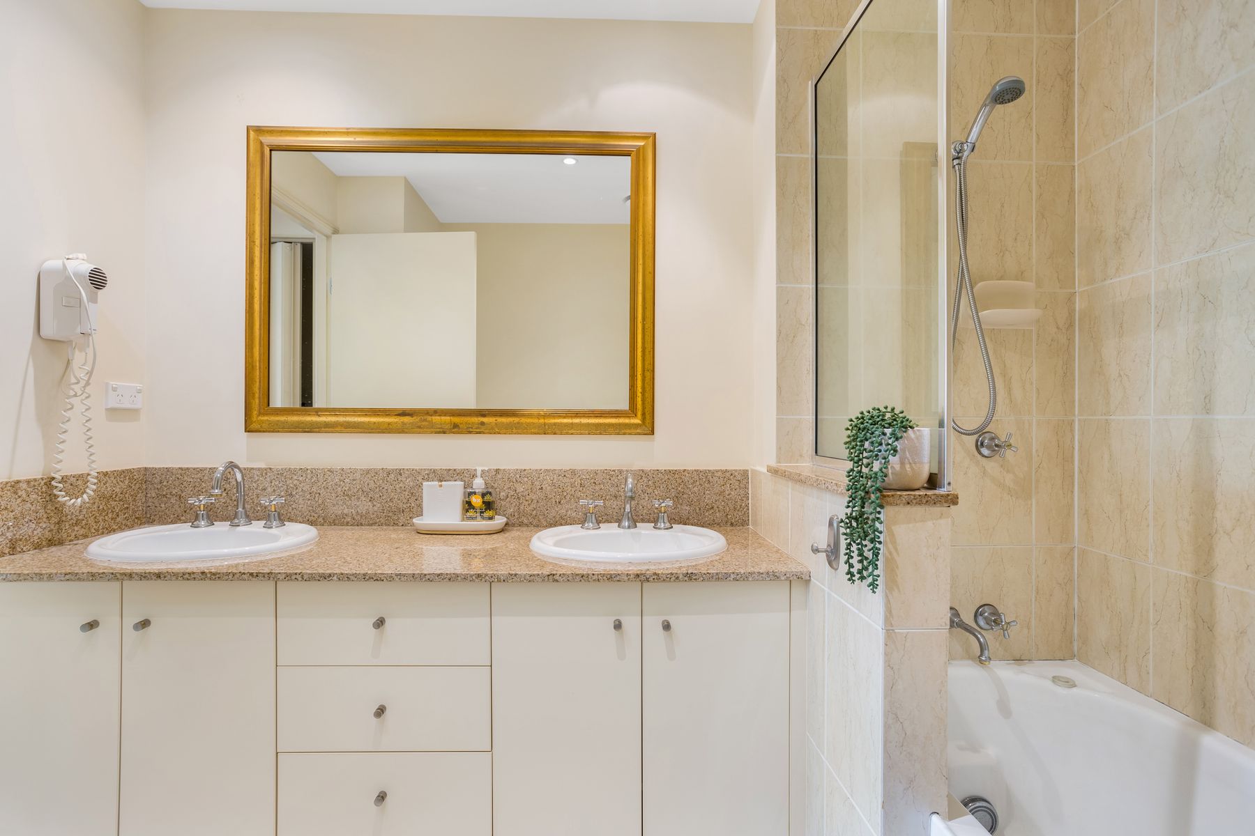 1807/2-10 Greenslopes Street, Cairns North, Qld, 4870 - Image 4