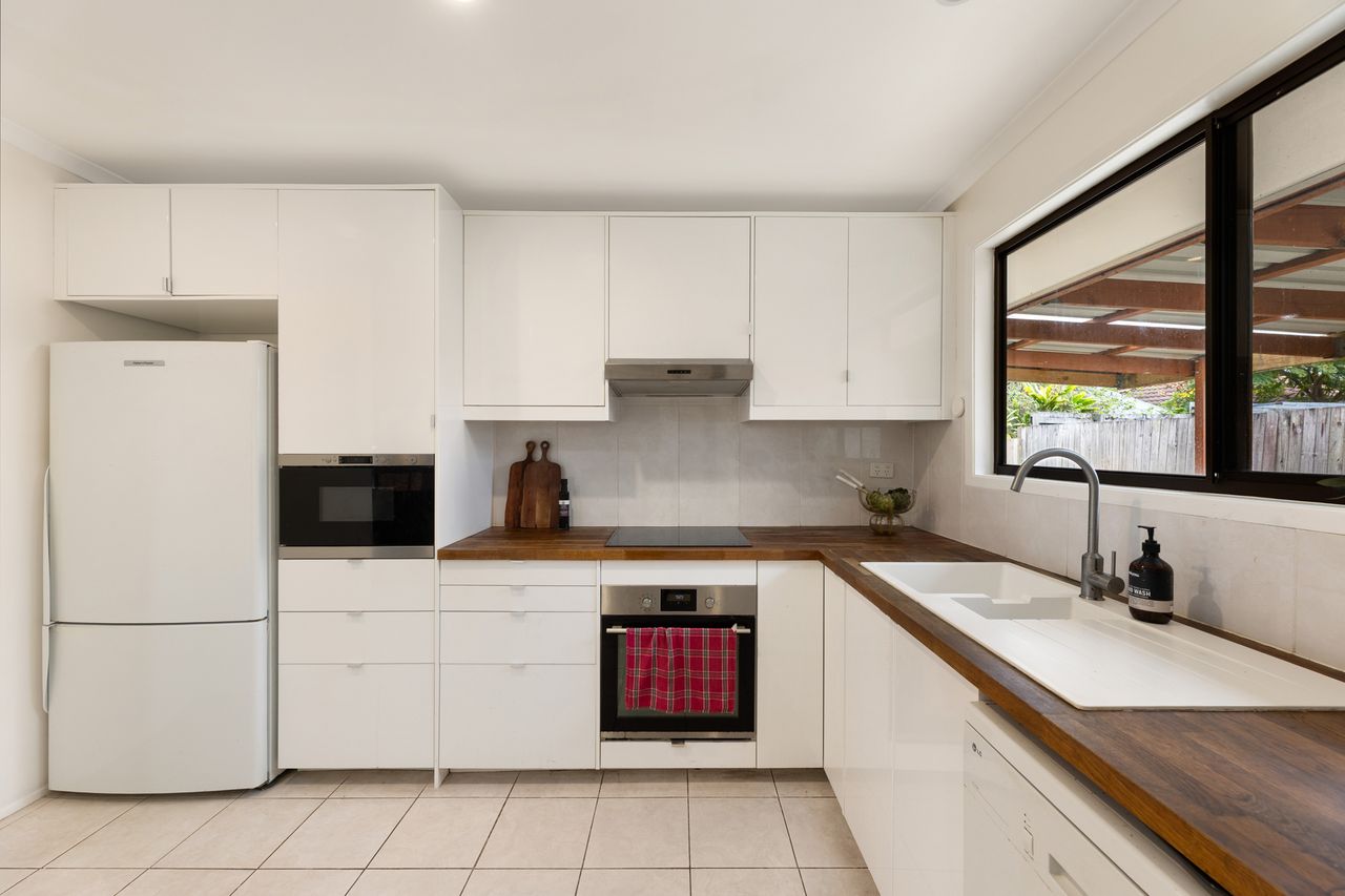 7-bedroom house at 6 MIRBELIA STREET, Kenmore Hills QLD 4069, Brisbane, Queensland