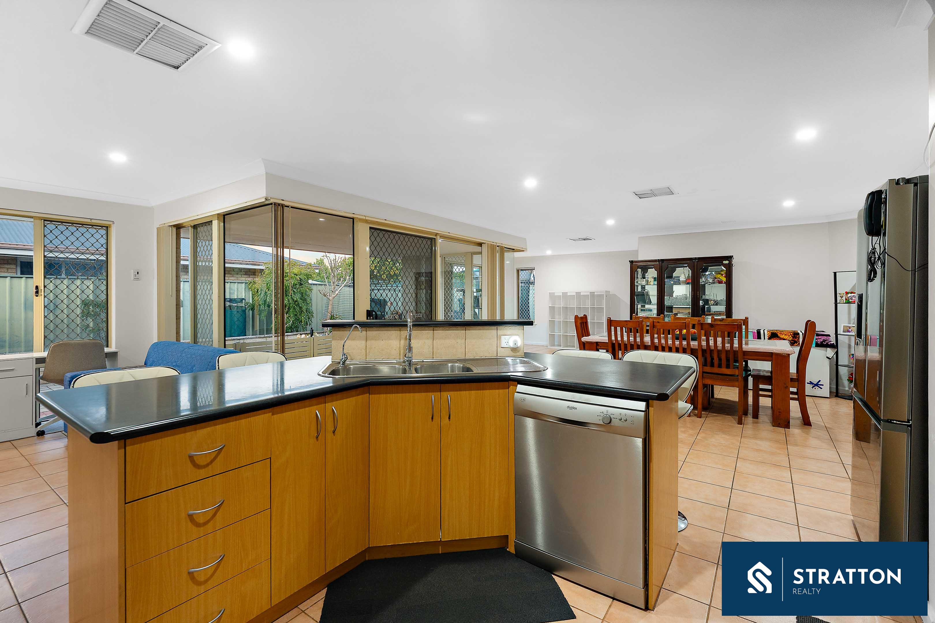 182 Brenchley Drive, Atwell, WA 6164 - Image 5