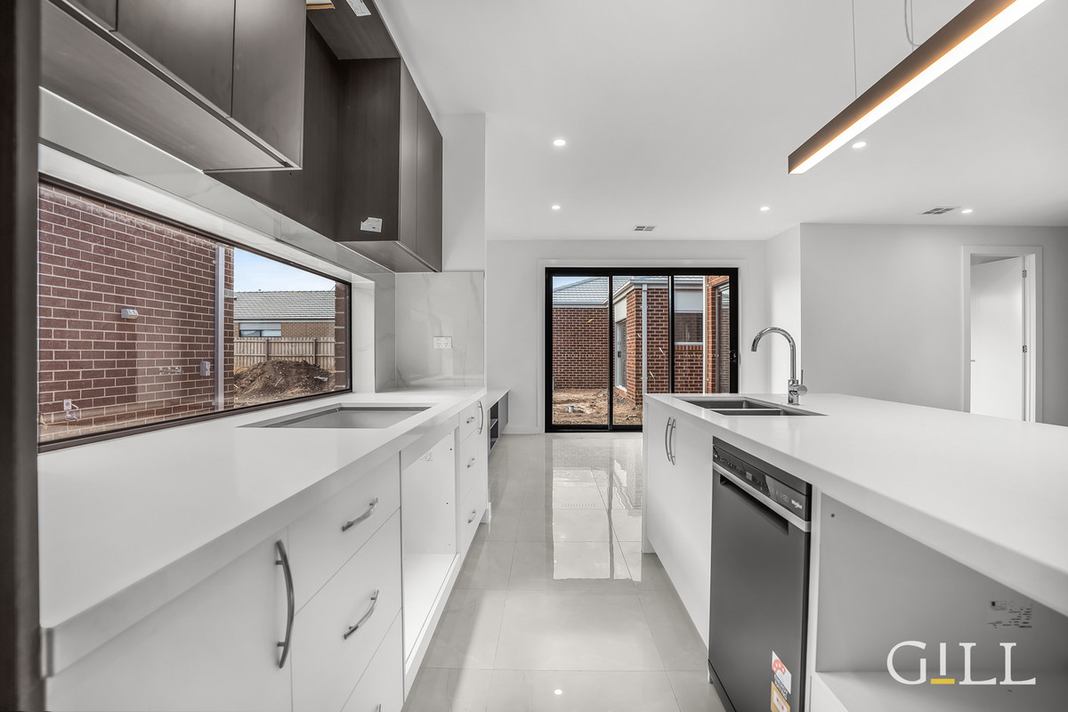 43 Villa Doria Drive, Clyde North, Vic, 3978 - Image 5