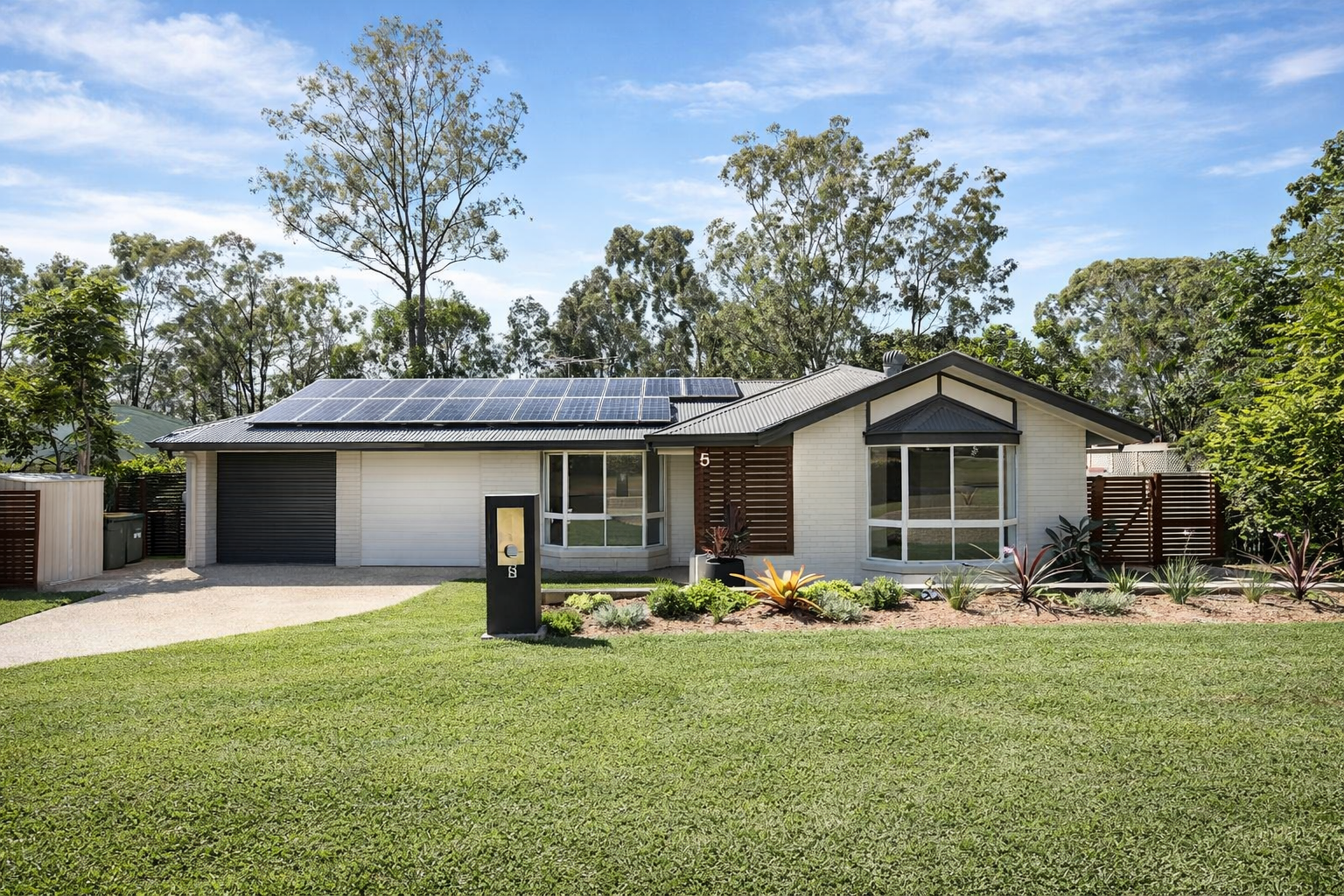 5 BACCATA PLACE, Forest Lake QLD 4078 - Image 1