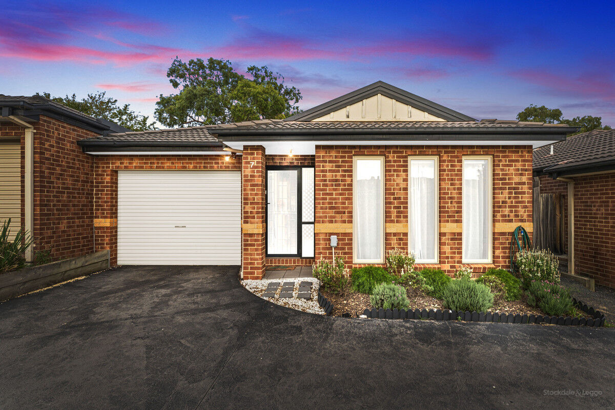 7 1-5 MEABY DRIVE, PAKENHAM VIC 3810 - Image 1
