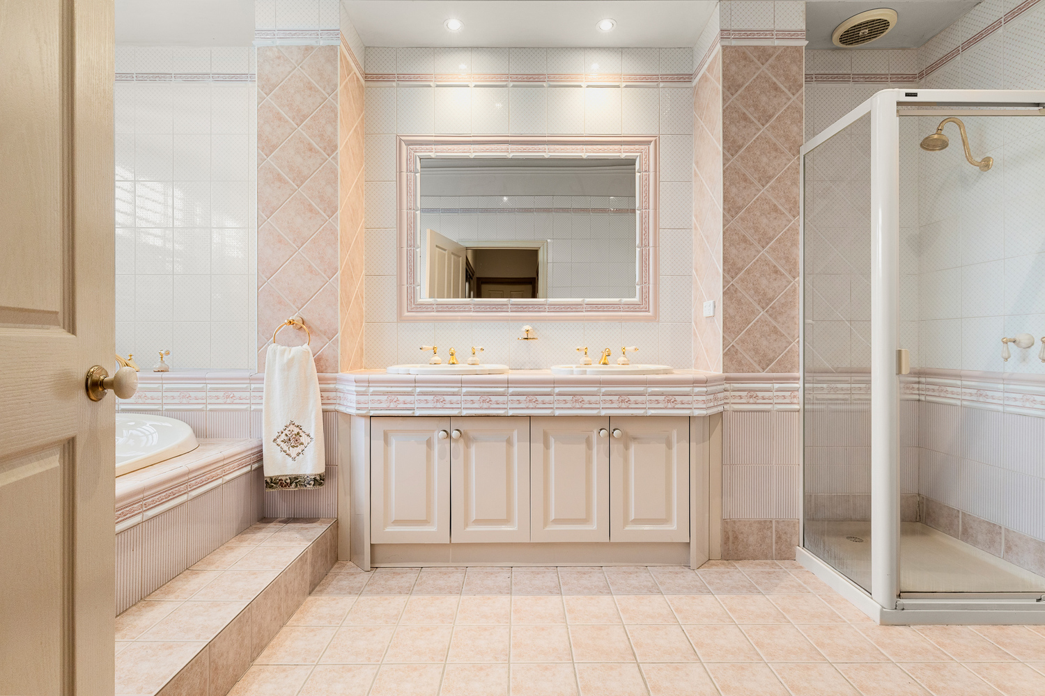 5-bedroom house at 4 REEVE DRIVE, Keilor VIC 3036, Brimbank, Victoria