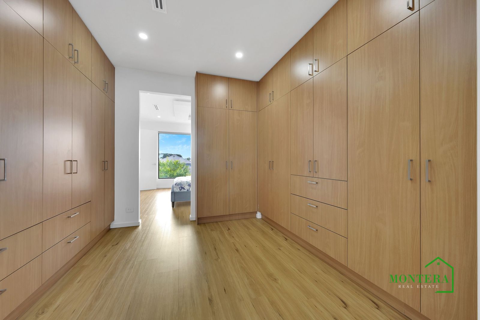 21 Aldergrove Parade, Mickleham, Vic, 3064 - Image 8