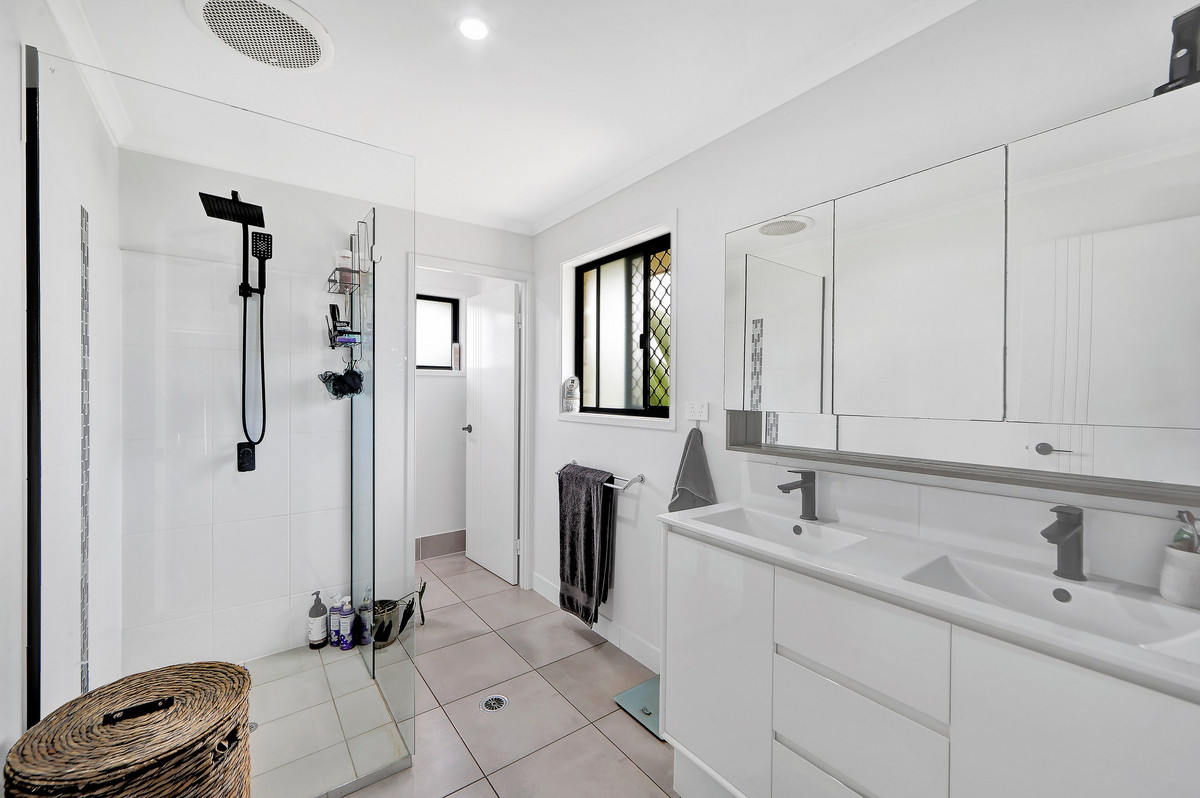 36 PERIWINKLE CRESCENT, Toogoom QLD 4655 - Image 10