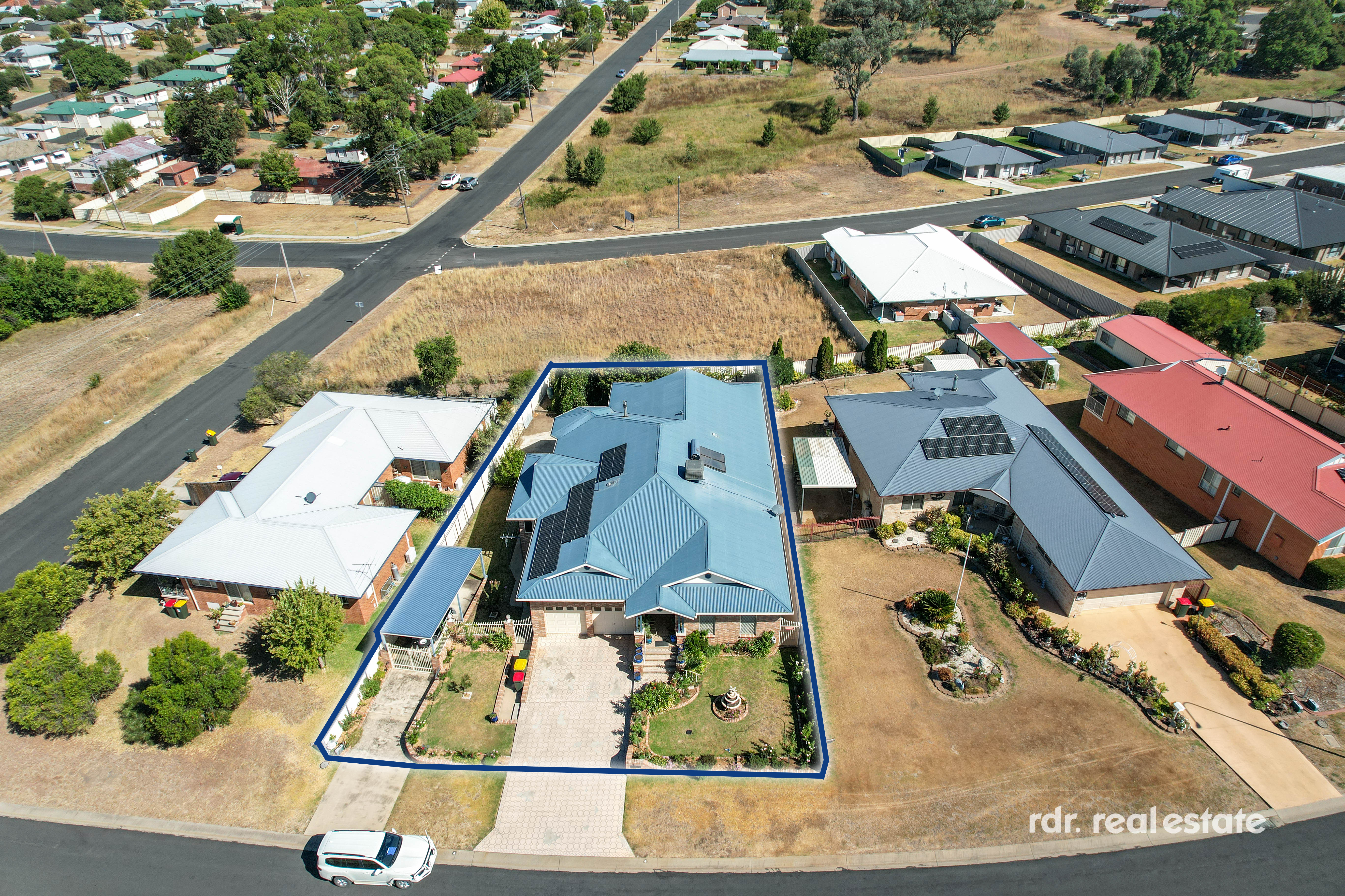 4 CRESTVIEW PLACE, Inverell NSW 2360 - Image 2