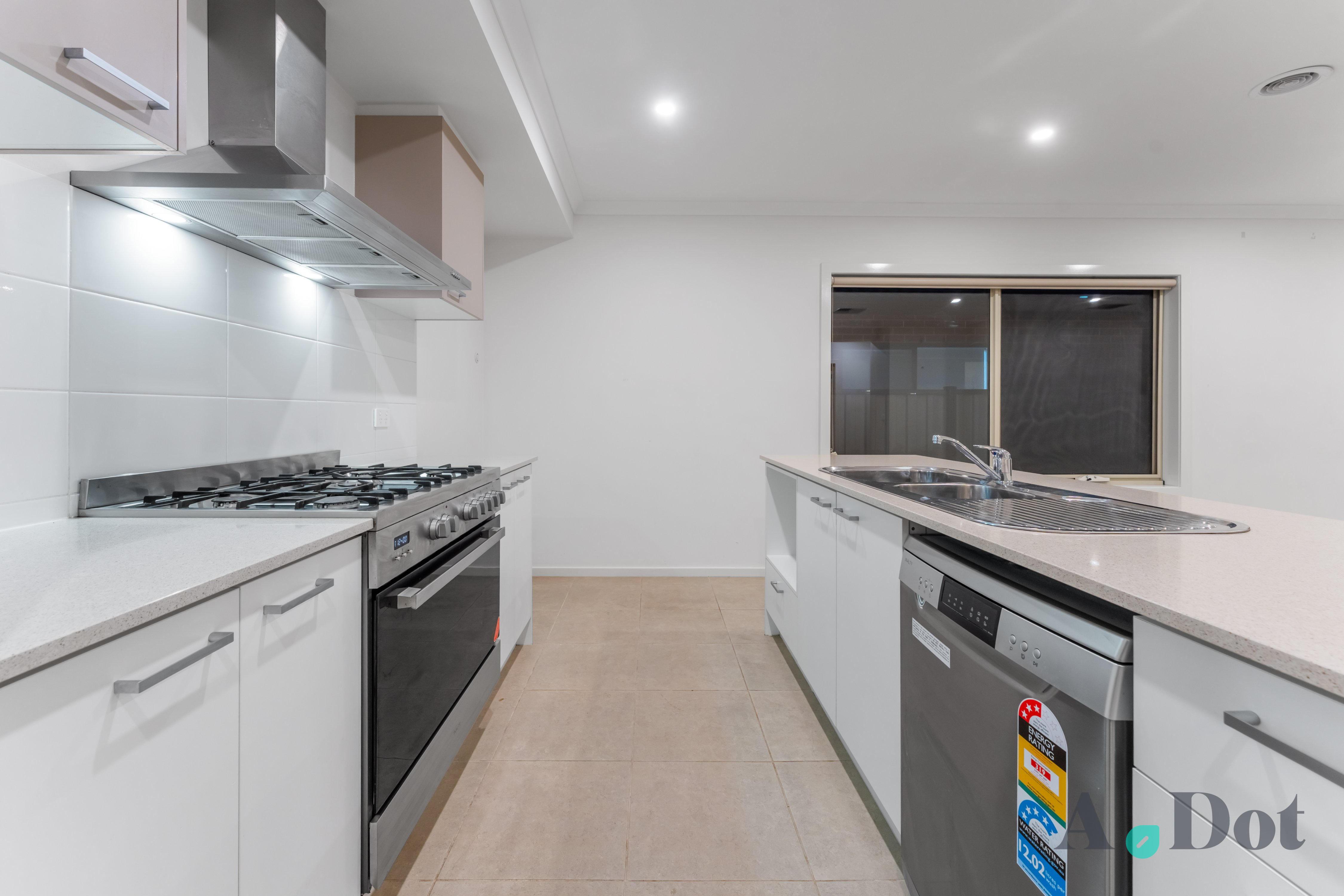 95 JUSCELINA DRIVE, Craigieburn VIC 3064 - Image 10