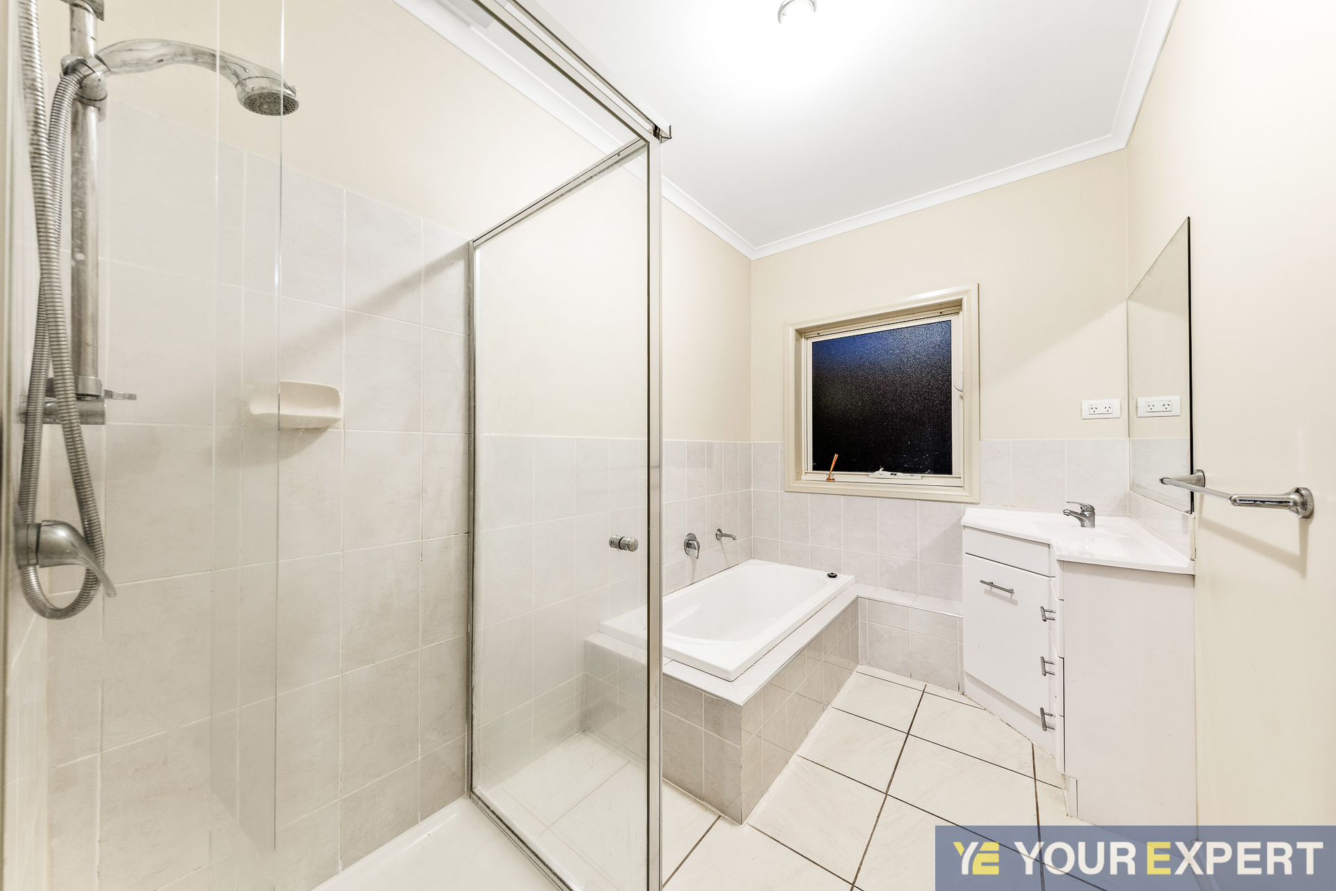 2-bedroom unit at 11 Lachlan Drive, Endeavour Hills, VIC 3802, Casey, Victoria