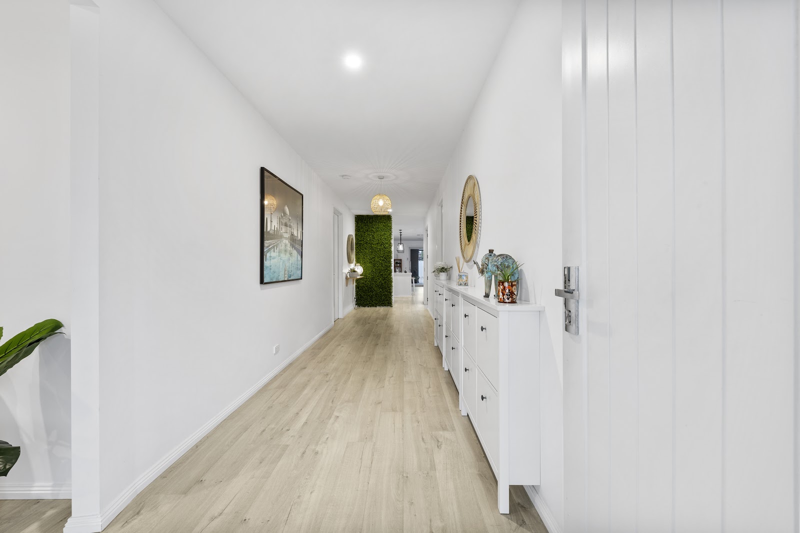 8 Sugarloaf Grove, Werribee, VIC 3030 - Image 3