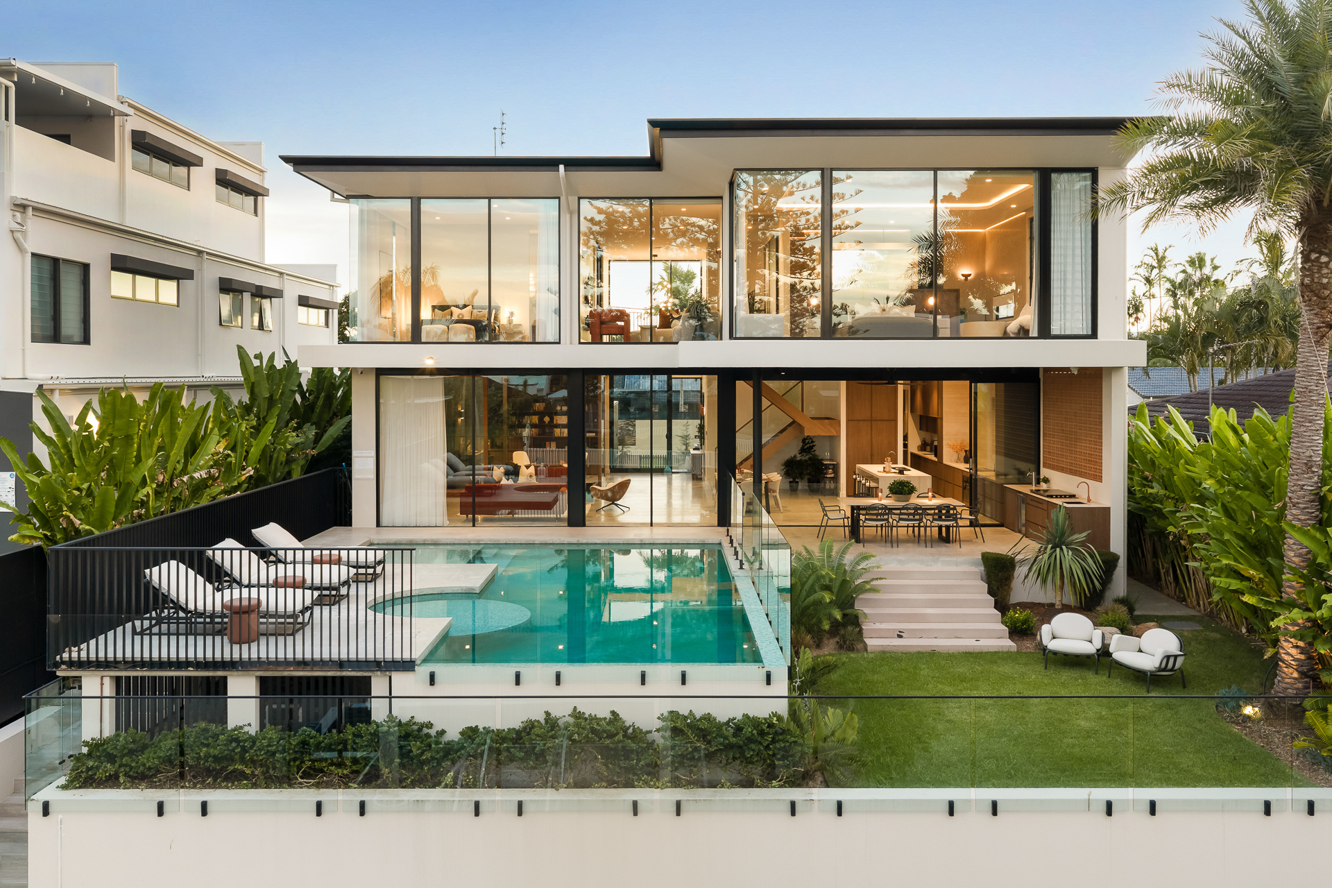 5 MONTE VISTA COURT, Broadbeach Waters QLD 4218 - Image 2