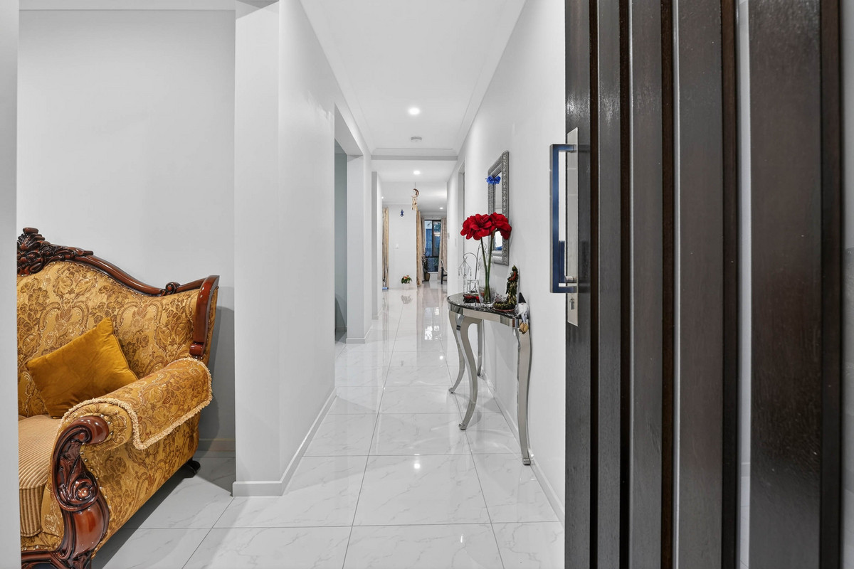 20 BEDFORD CRESCENT, Spring Mountain QLD 4300 - Image 4