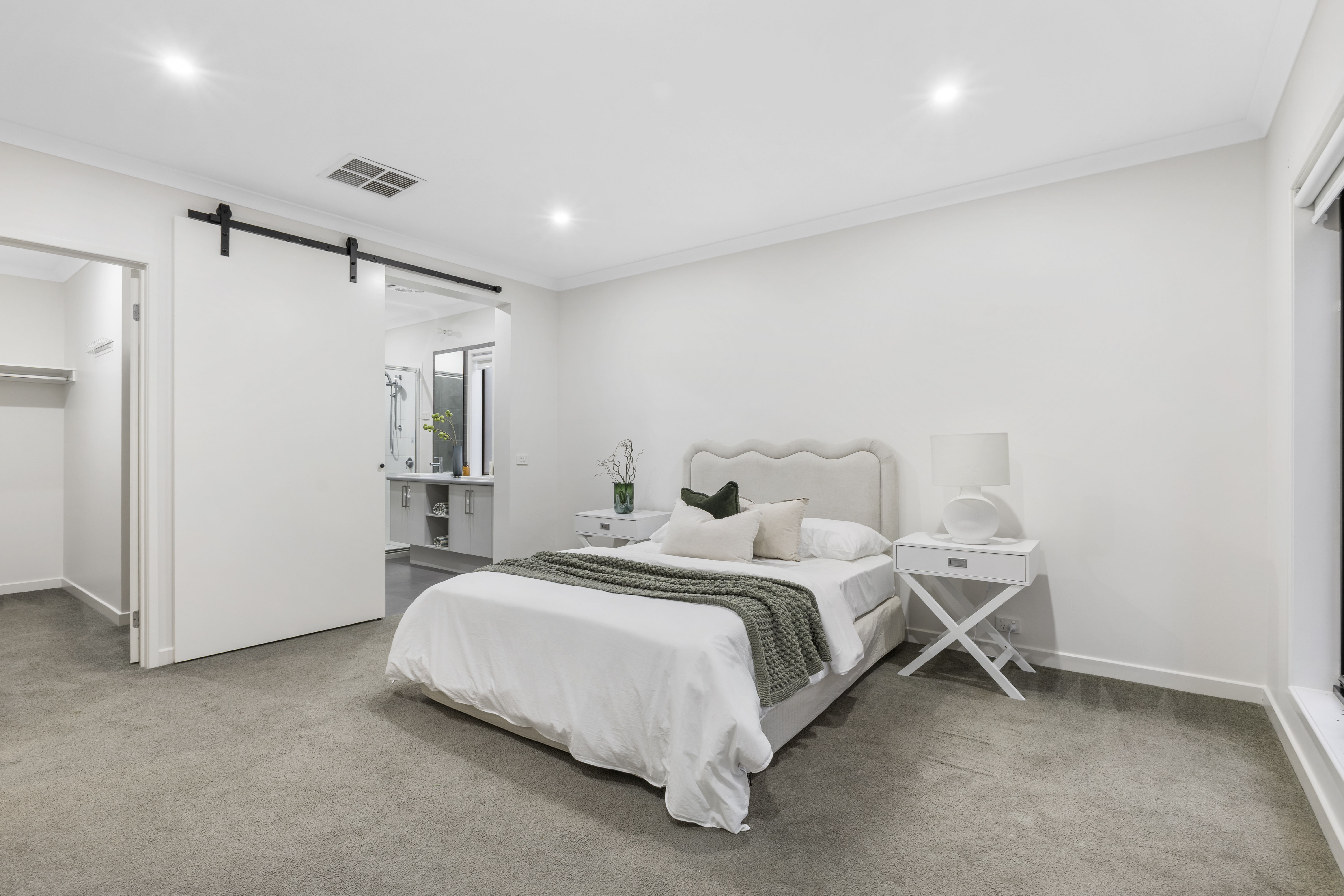 3-bedroom house at 35 THORNGROVE AVENUE, Craigieburn VIC 3064, Hume, Victoria