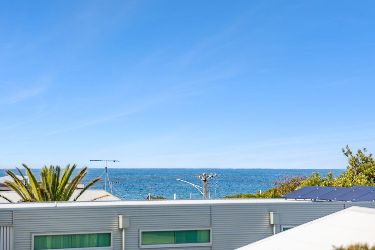 10 7 BELL STREET, TORQUAY VIC 3228 - Image 2