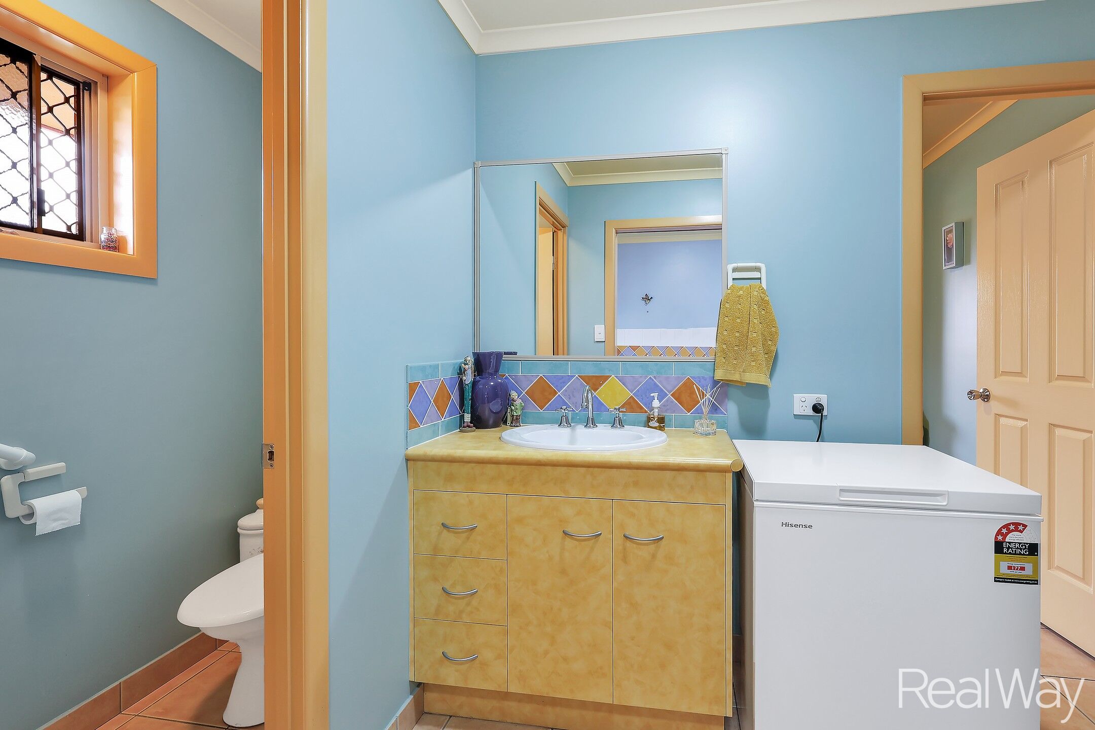 12 PORRAS COURT, Avenell Heights QLD 4670 - Image 9