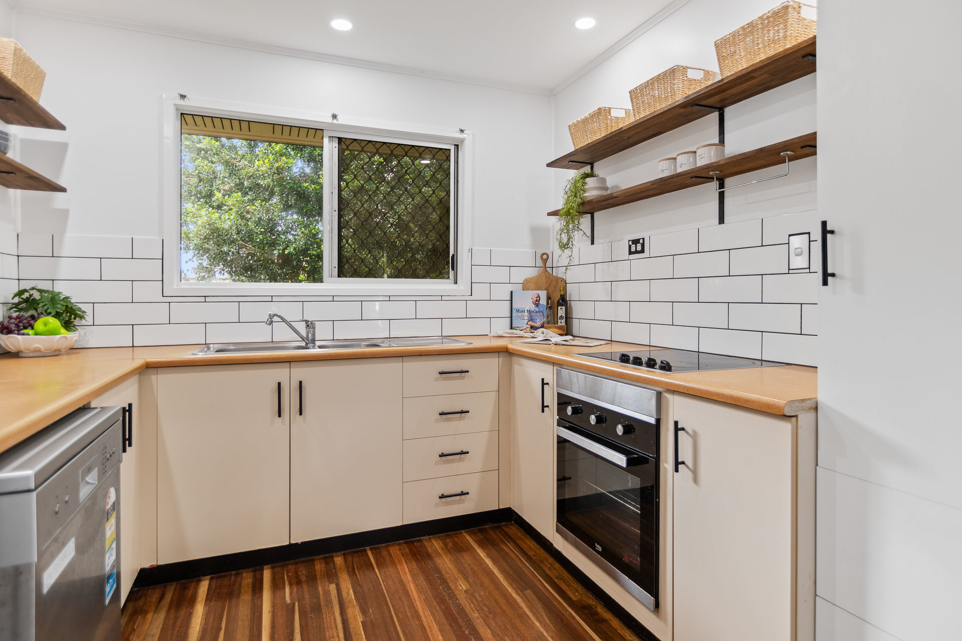 11 MOIGNARD STREET, Manoora QLD 4870 - Image 8