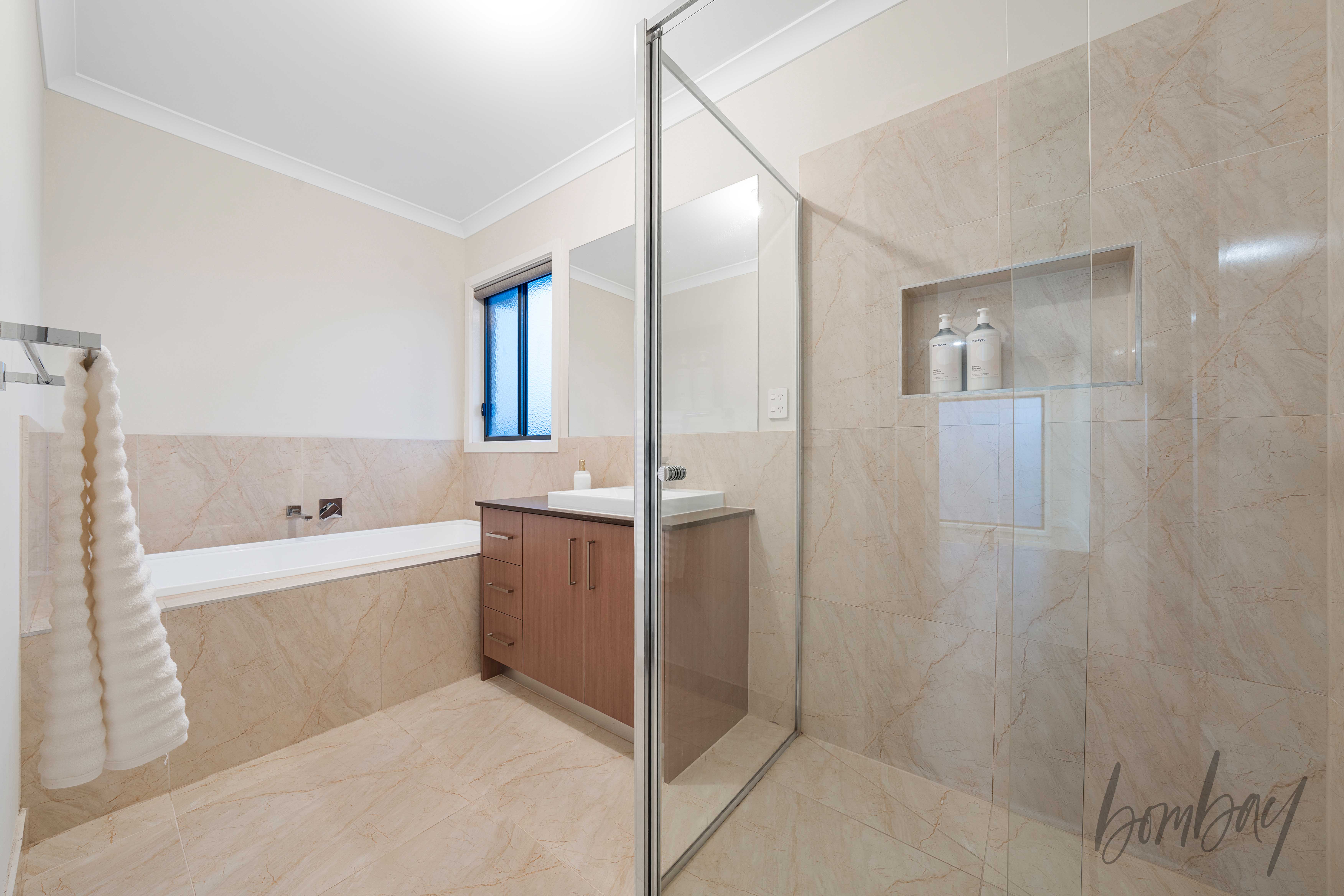 5-bedroom house at 9 ROEBLING STREET, Craigieburn VIC 3064, Hume, Victoria