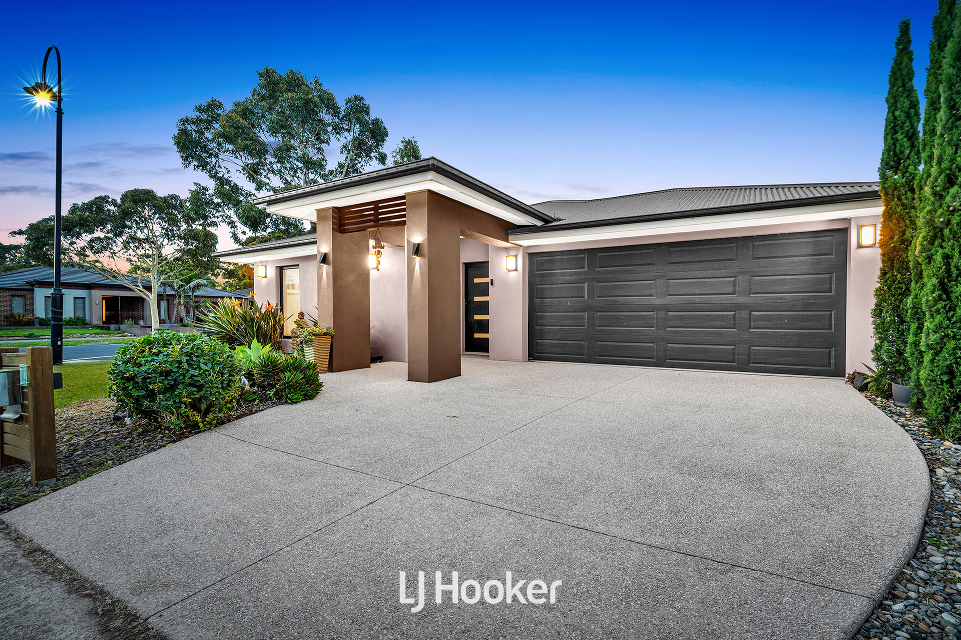 4-bedroom house at 2 BLACKLEDGE DRIVE, Cranbourne East VIC 3977, Casey, Victoria