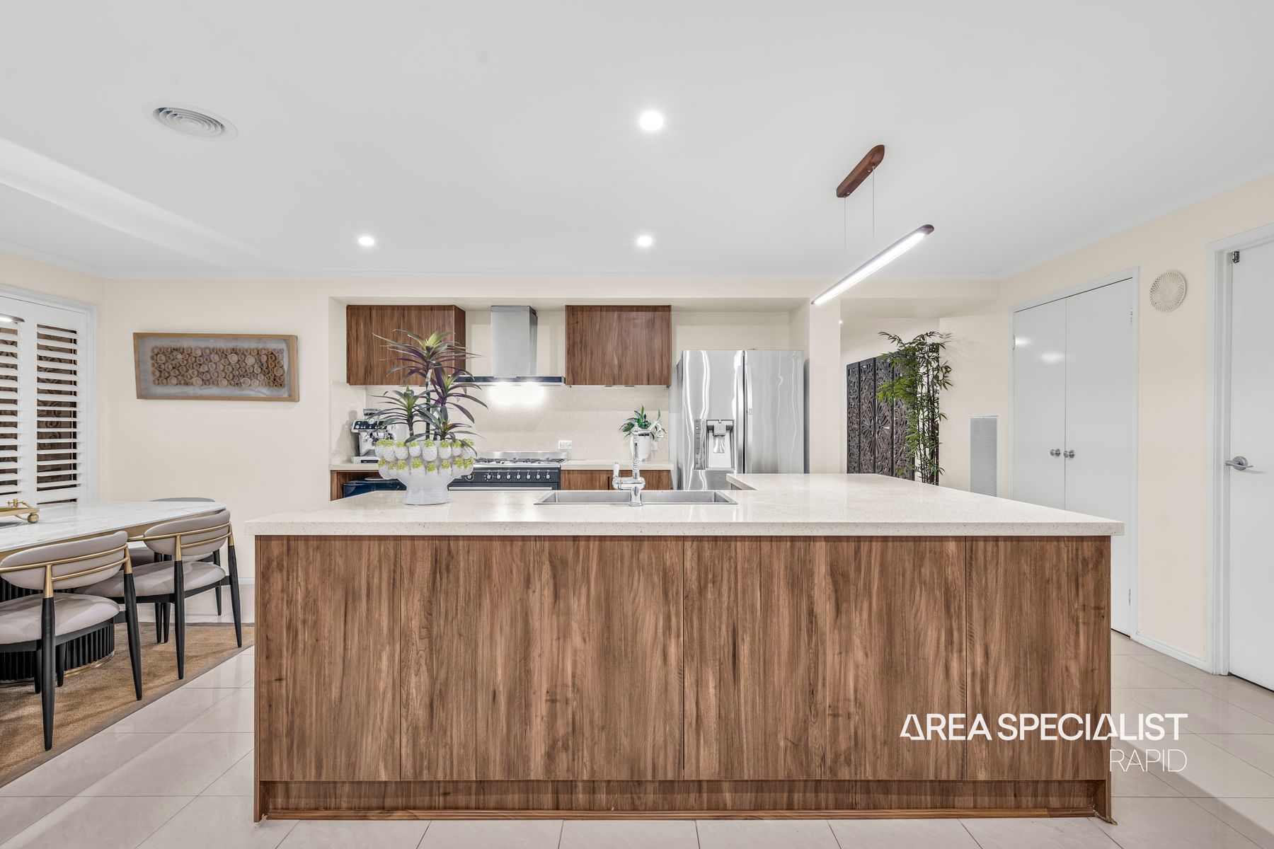 10 ELIDA CRESCENT, Narre Warren South VIC 3805 - Image 6