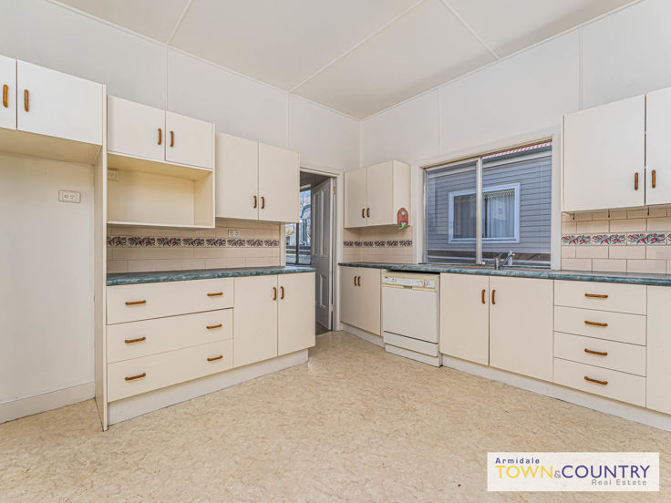 211 BROWN STREET, Armidale NSW 2350 - Image 6