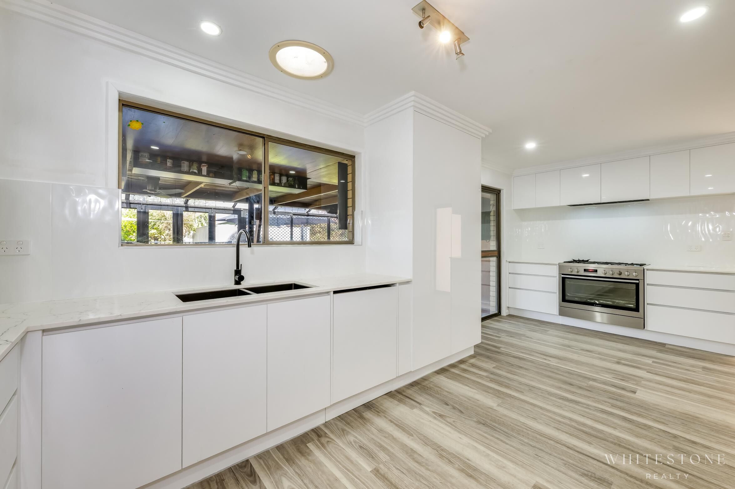 10 BRADY STREET, Avenell Heights QLD 4670 - Image 2