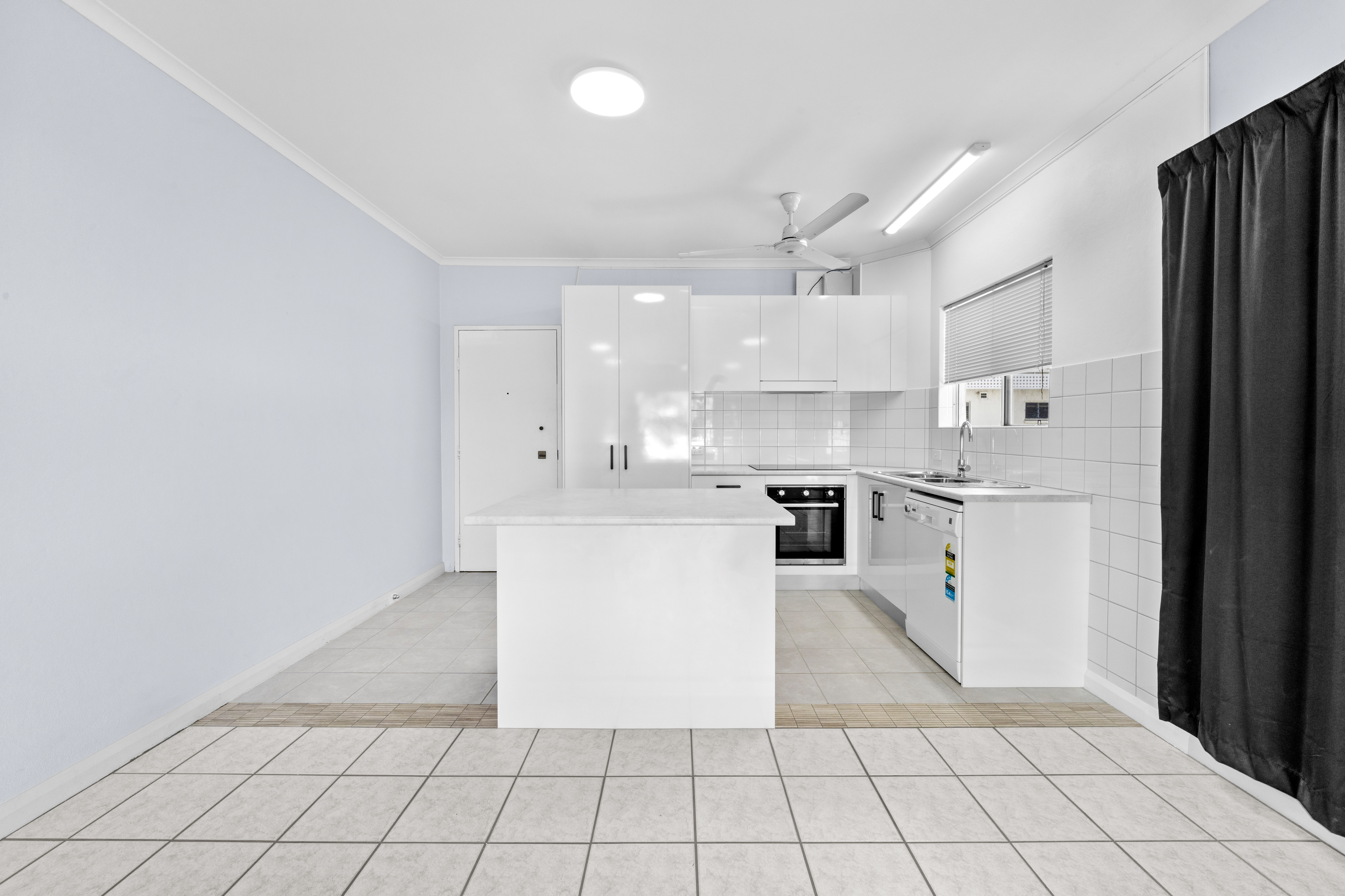 17 208 GRAFTON STREET, CAIRNS NORTH QLD 4870 - Image 2