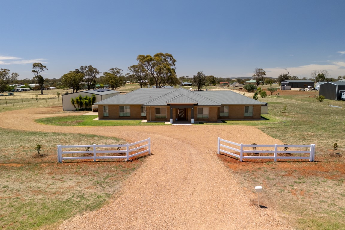 9 EVATT STREET, Temora NSW 2666 - Image 1