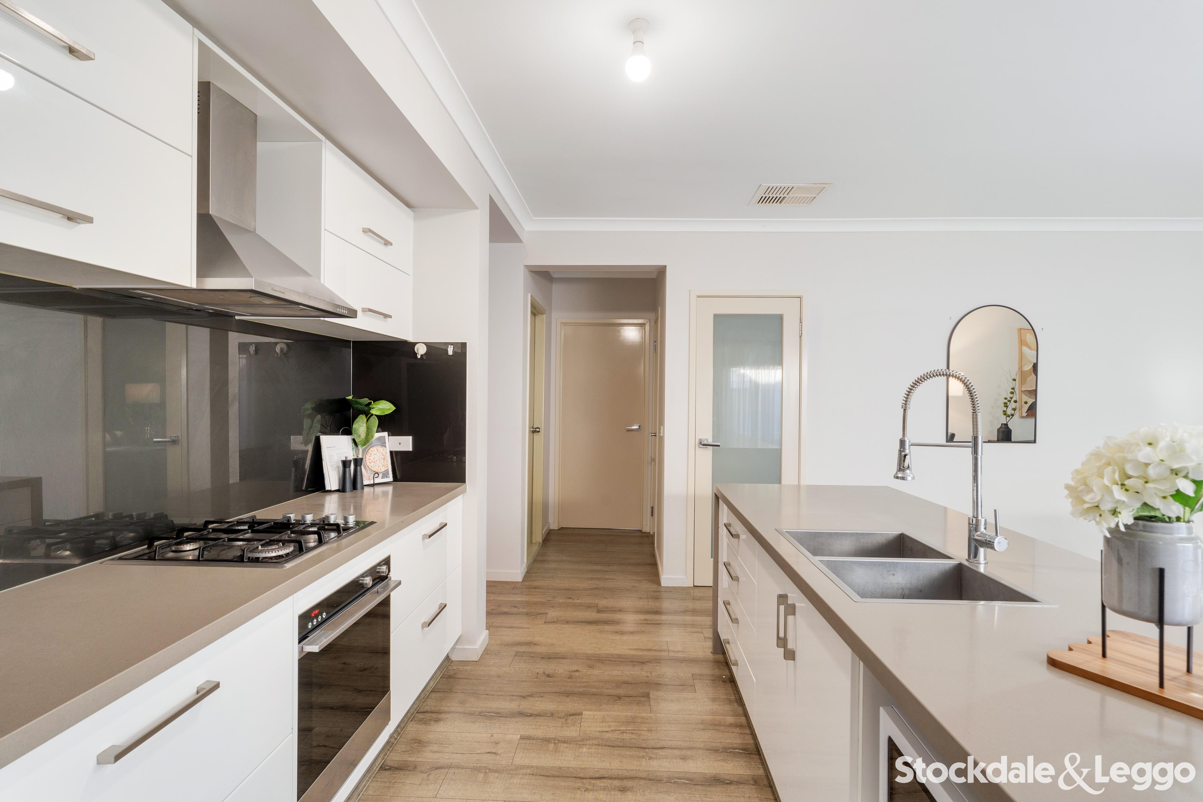 7 CRADLE MOUNTAIN DRIVE, Craigieburn VIC 3064 - Image 3