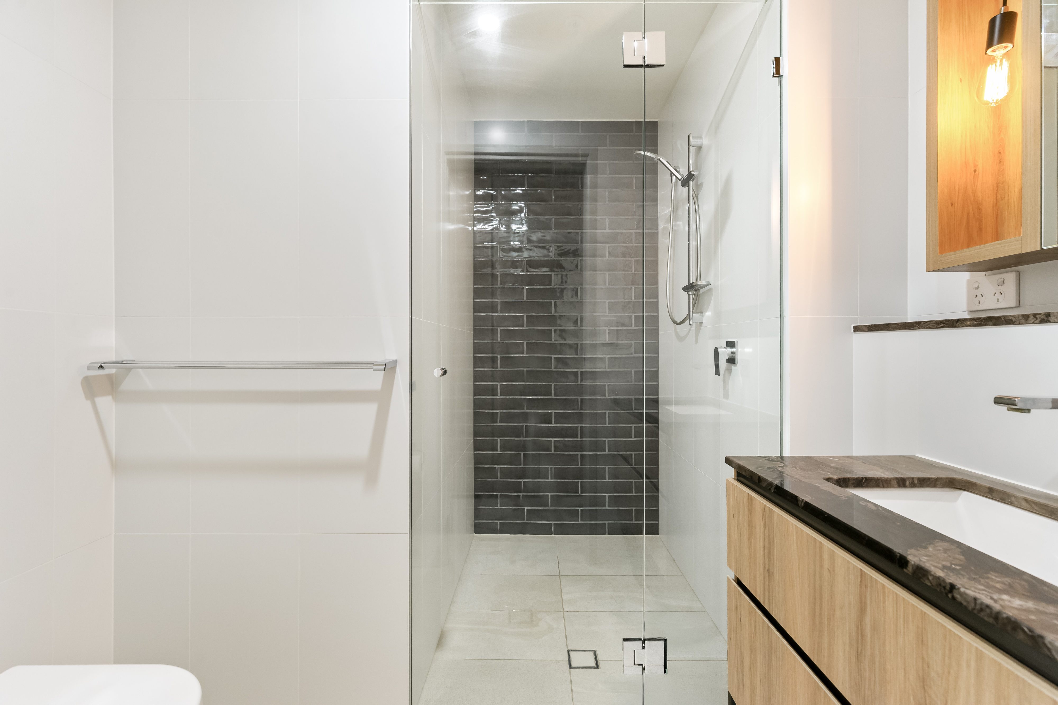 APARTMENT 601 27 COMMERCIAL ROAD, NEWSTEAD QLD 4006 - Image 9