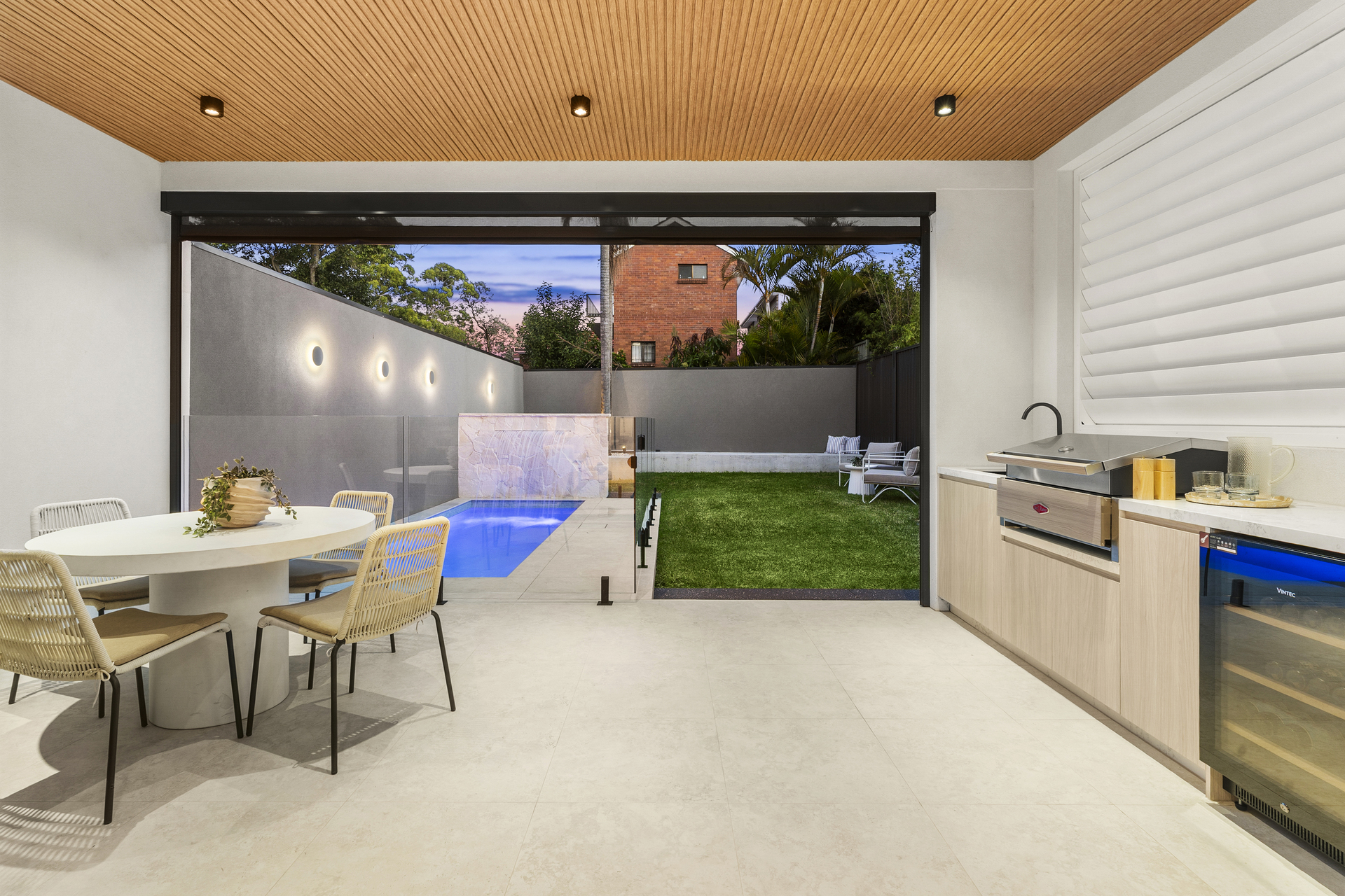 5-bedroom unit at 4B Rocklea Crescent, Sylvania, NSW 2224, Sutherland, New South Wales