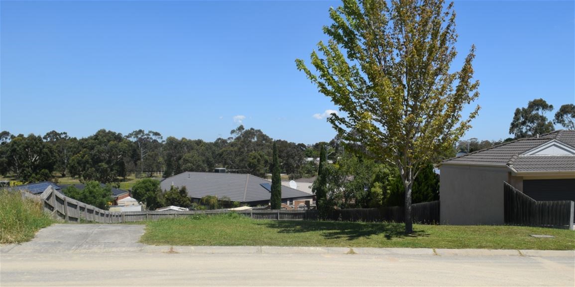 39 Portchester Boulevard, Beaconsfield, VIC 3807 - Image 3