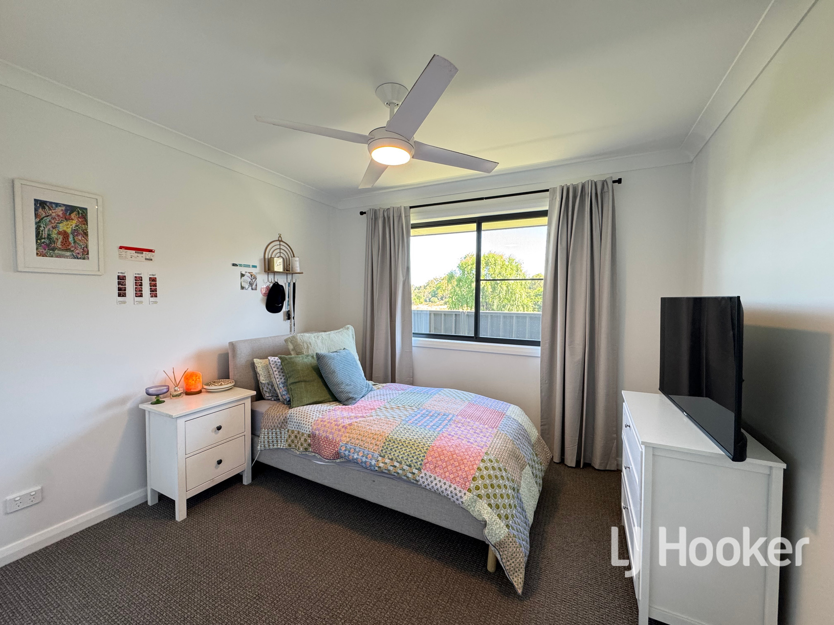 6-bedroom unit at 102 MOORE STREET, Inverell NSW 2360, Inverell, New South Wales