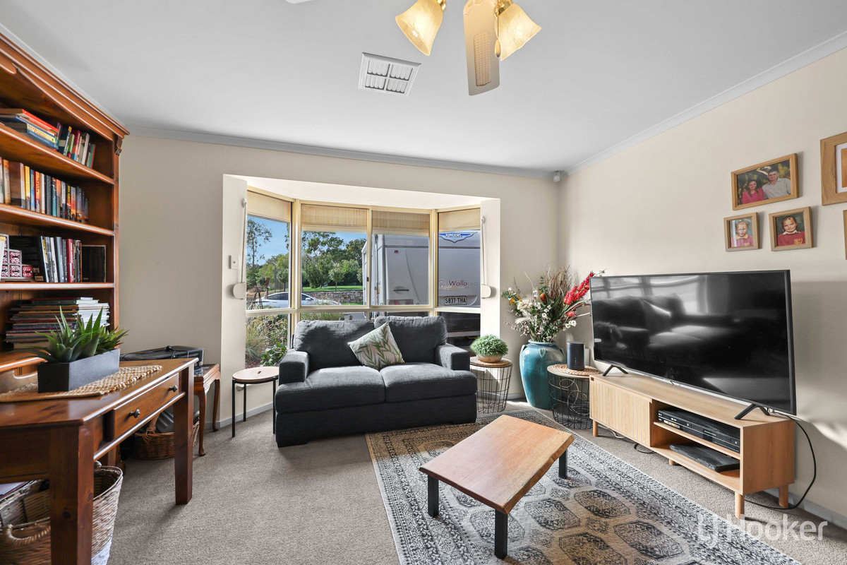 10 Lachlan Drive, Craigmore, SA 5114 - Image 6