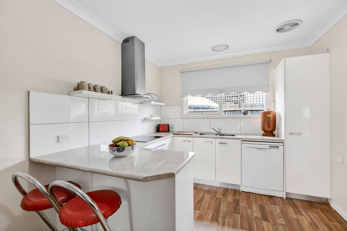 1/52 Anderson Street, Torquay, VIC 3228 - Image 3