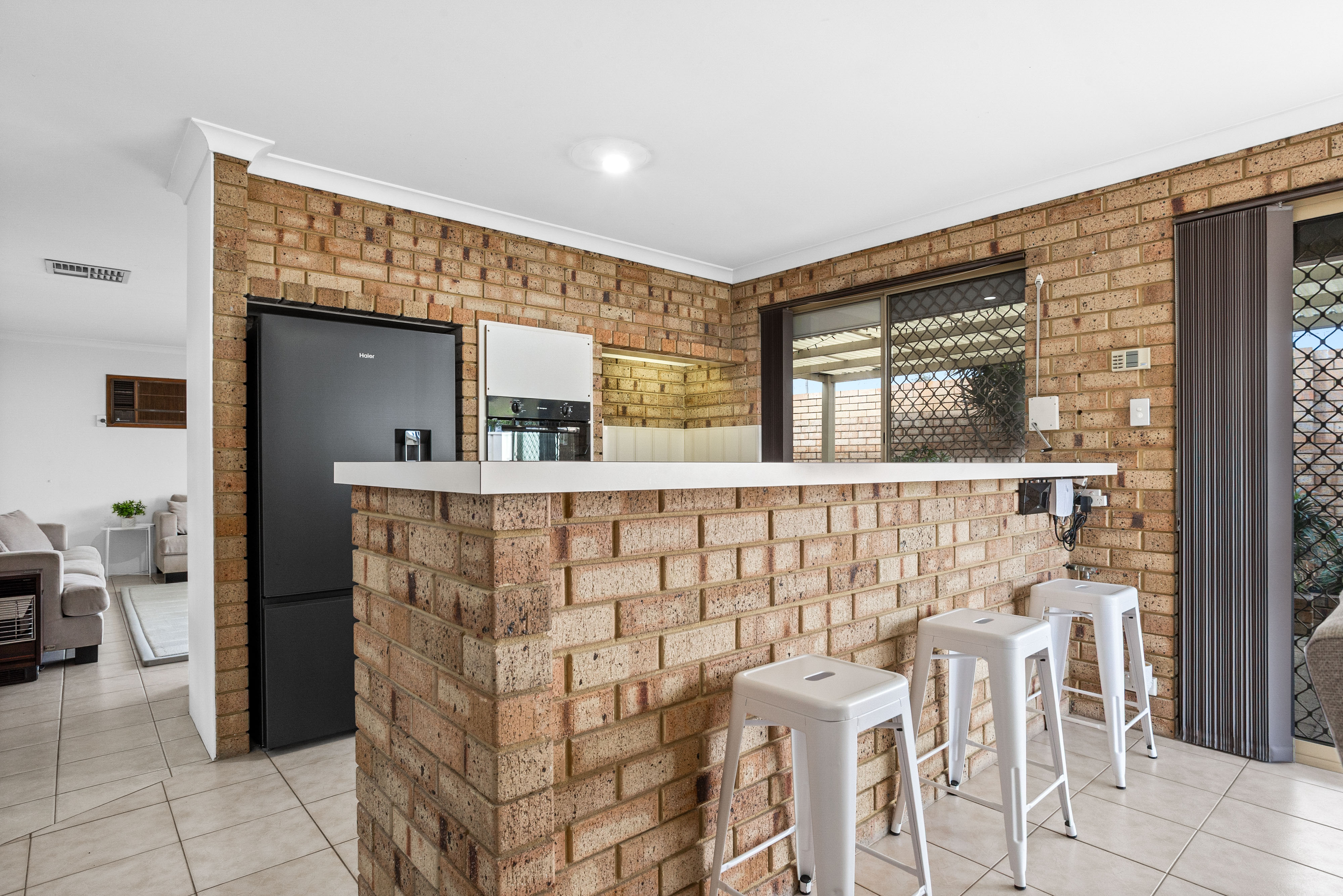 9 6 Lester Drive, Thornlie WA 6108 - Image 4
