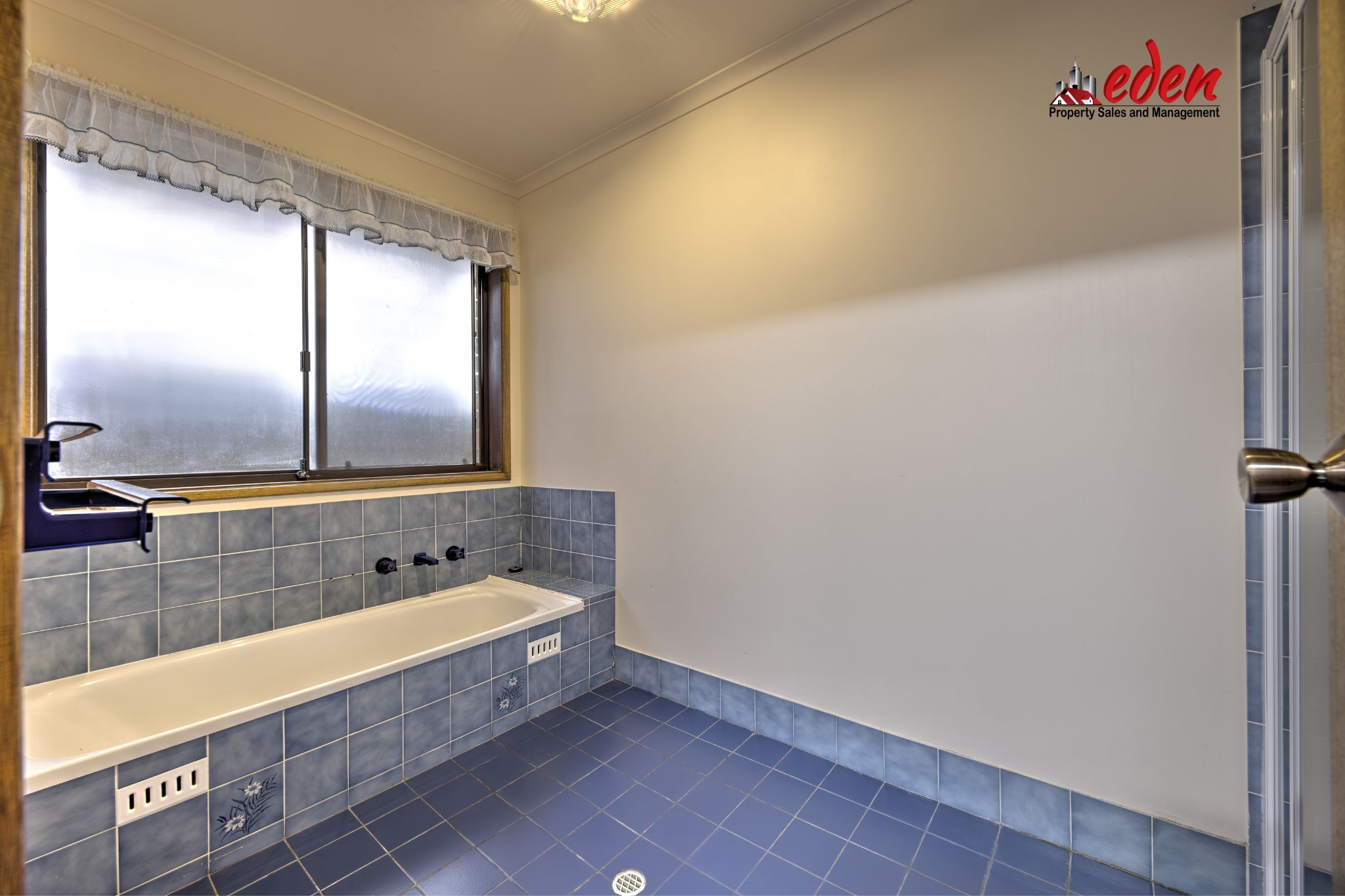 11 KARINGA AVENUE, Craigmore SA 5114 - Image 8