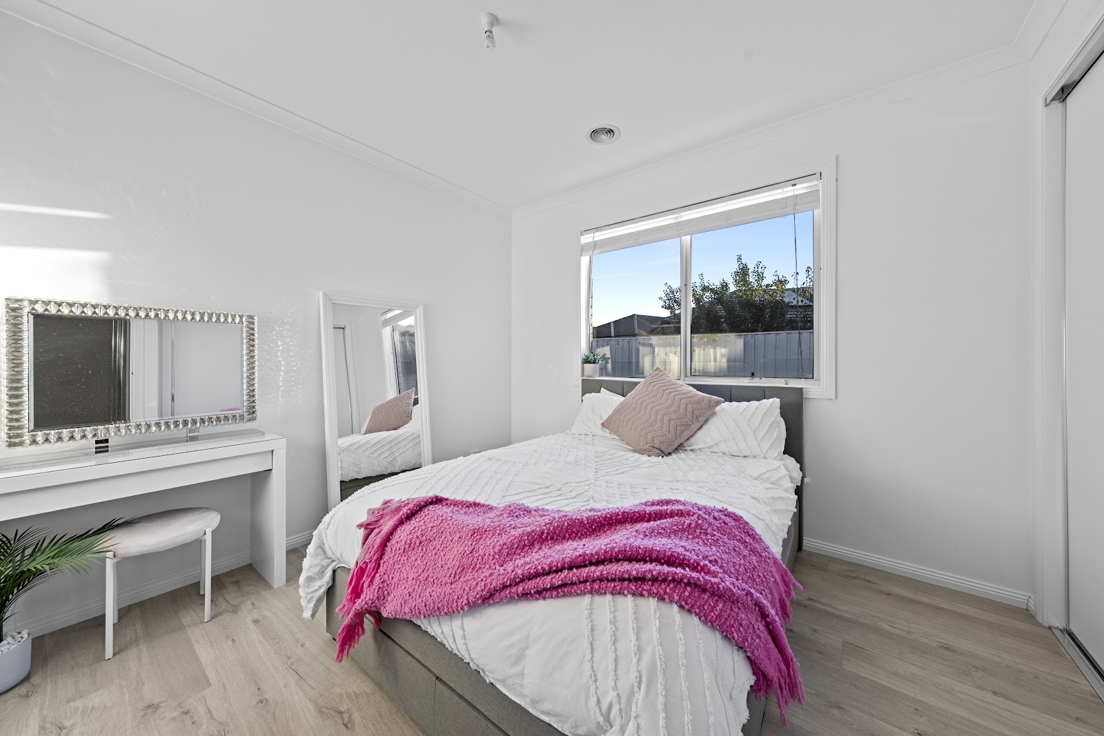 6-bedroom house at 8 Sugarloaf Grove, Werribee, VIC 3030, Wyndham, Victoria