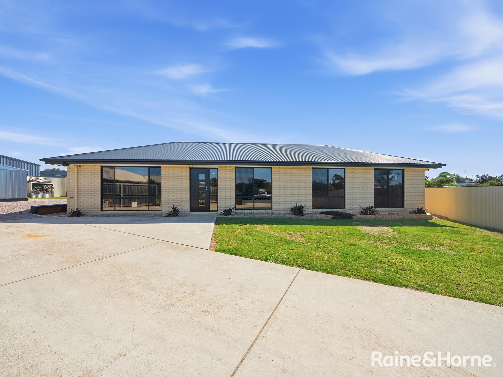 6 Olivia Court, Swansea, Tas, 7190 - Image 1