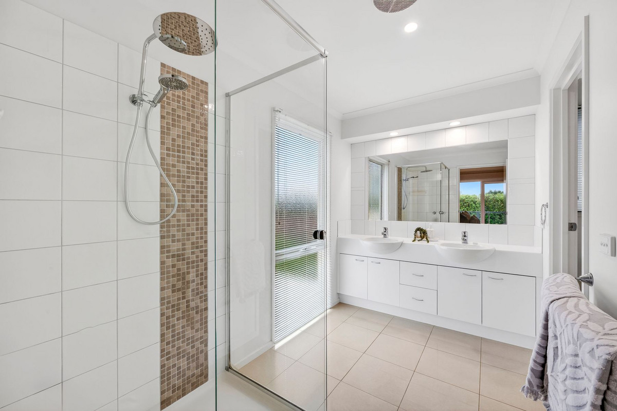 8 SEAMIST WAY, Torquay VIC 3228 - Image 10