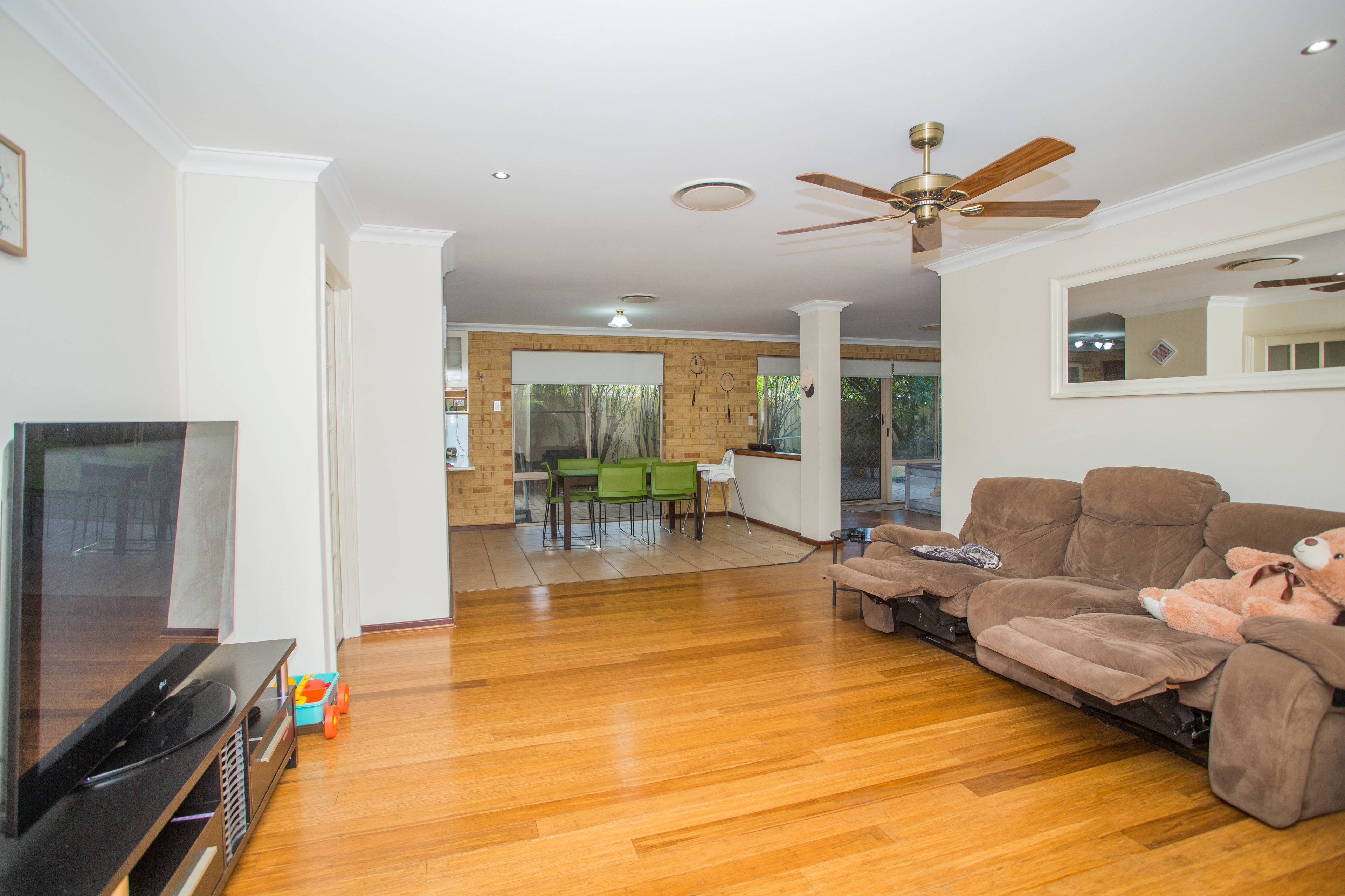 6 BURGANDY COURT, Thornlie WA 6108 - Image 3
