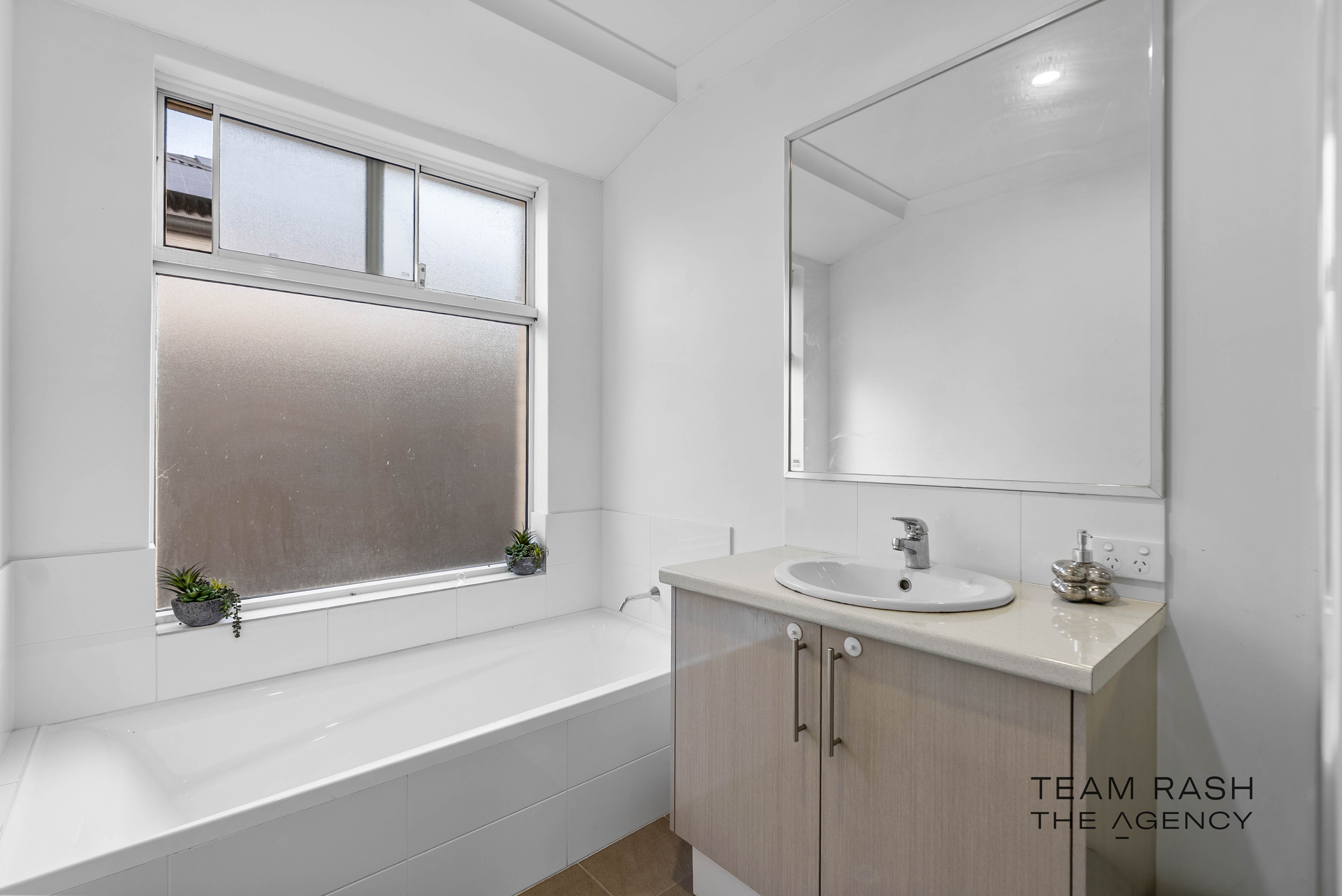 4-bedroom house at 42 SAPPHIRE CHASE, Wellard WA 6170, Kwinana, Western Australia