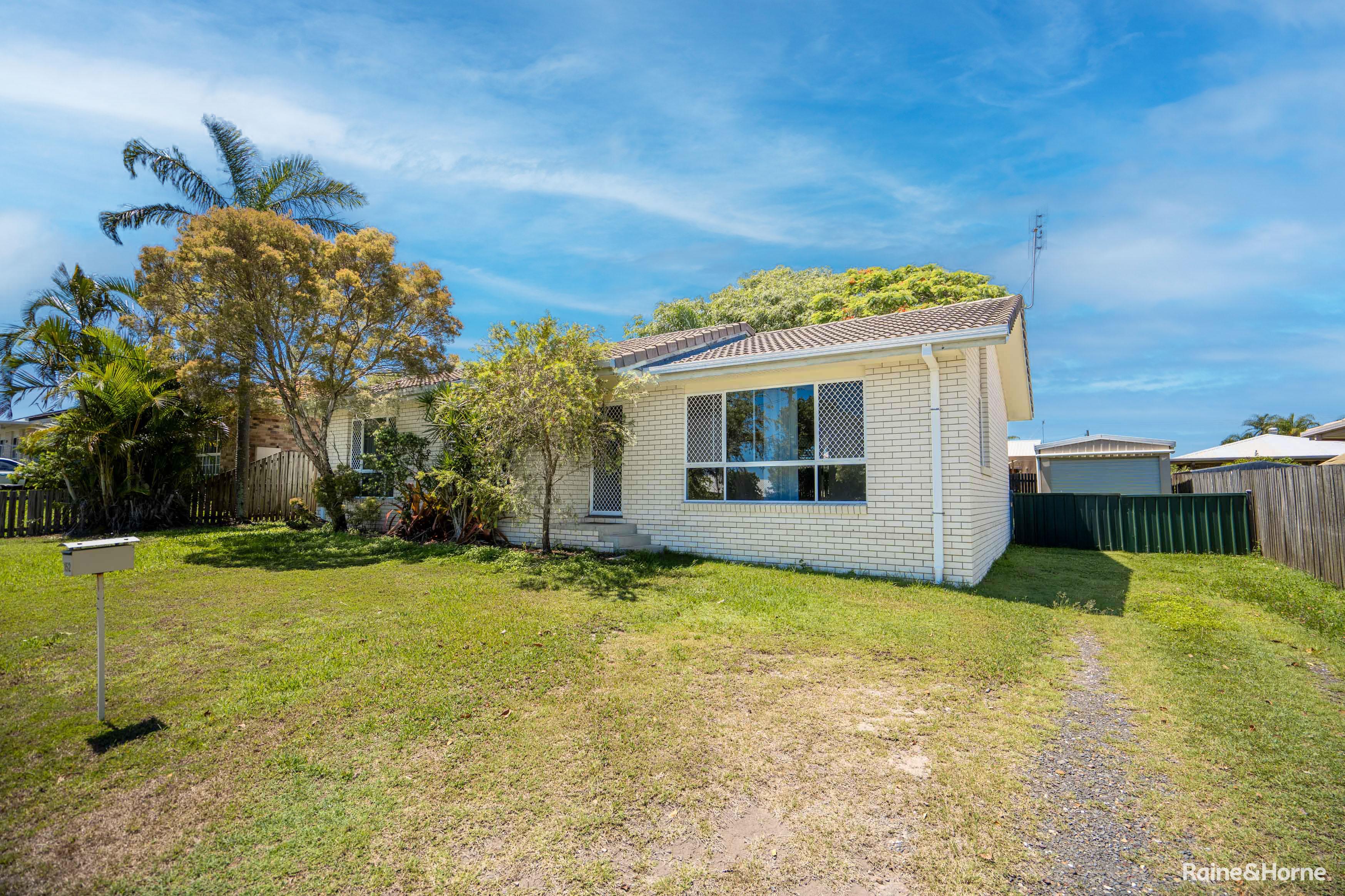 152 HAMMOND STREET, Urangan QLD 4655 - Image 2