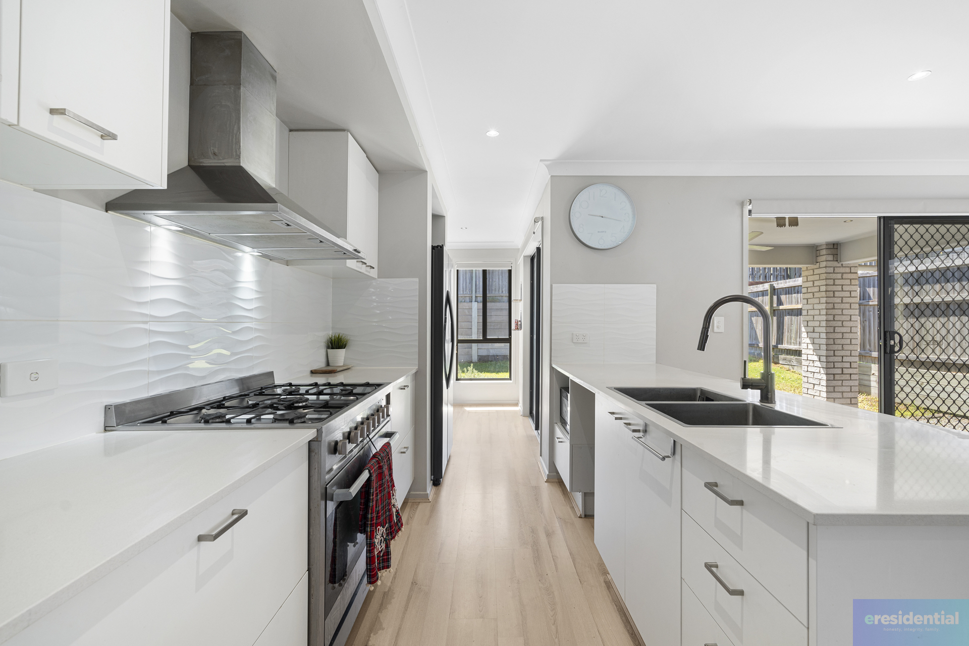 10 MOUNT EDWARDS STREET, Park Ridge QLD 4125 - Image 8